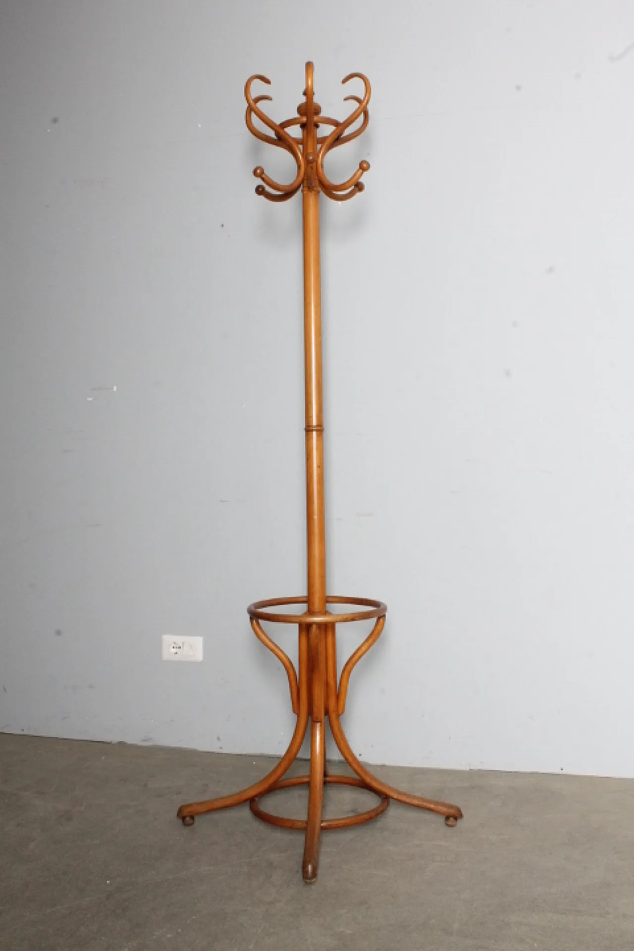 Thonet-style coat rack in curved beech, 1940s 1