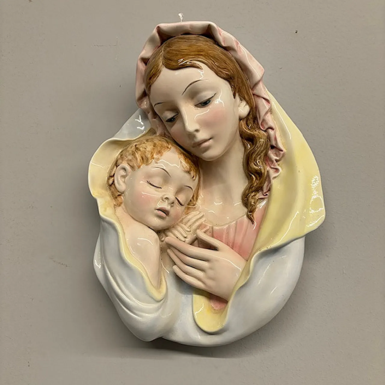 Maiolica policroma Vergine e bambino Toscana, anni '50 1