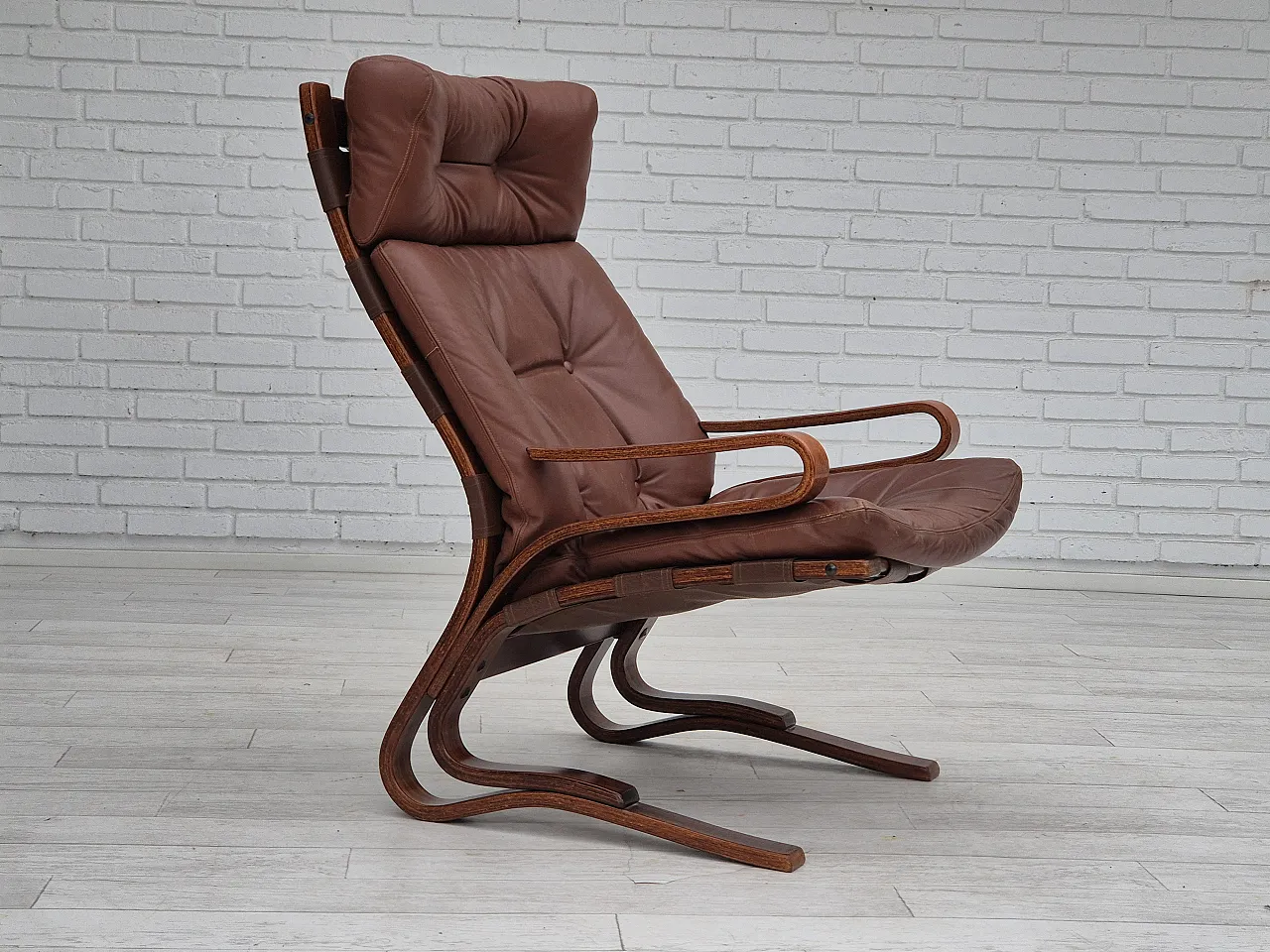 Scandinavian lounge chair leather, 1970s 1