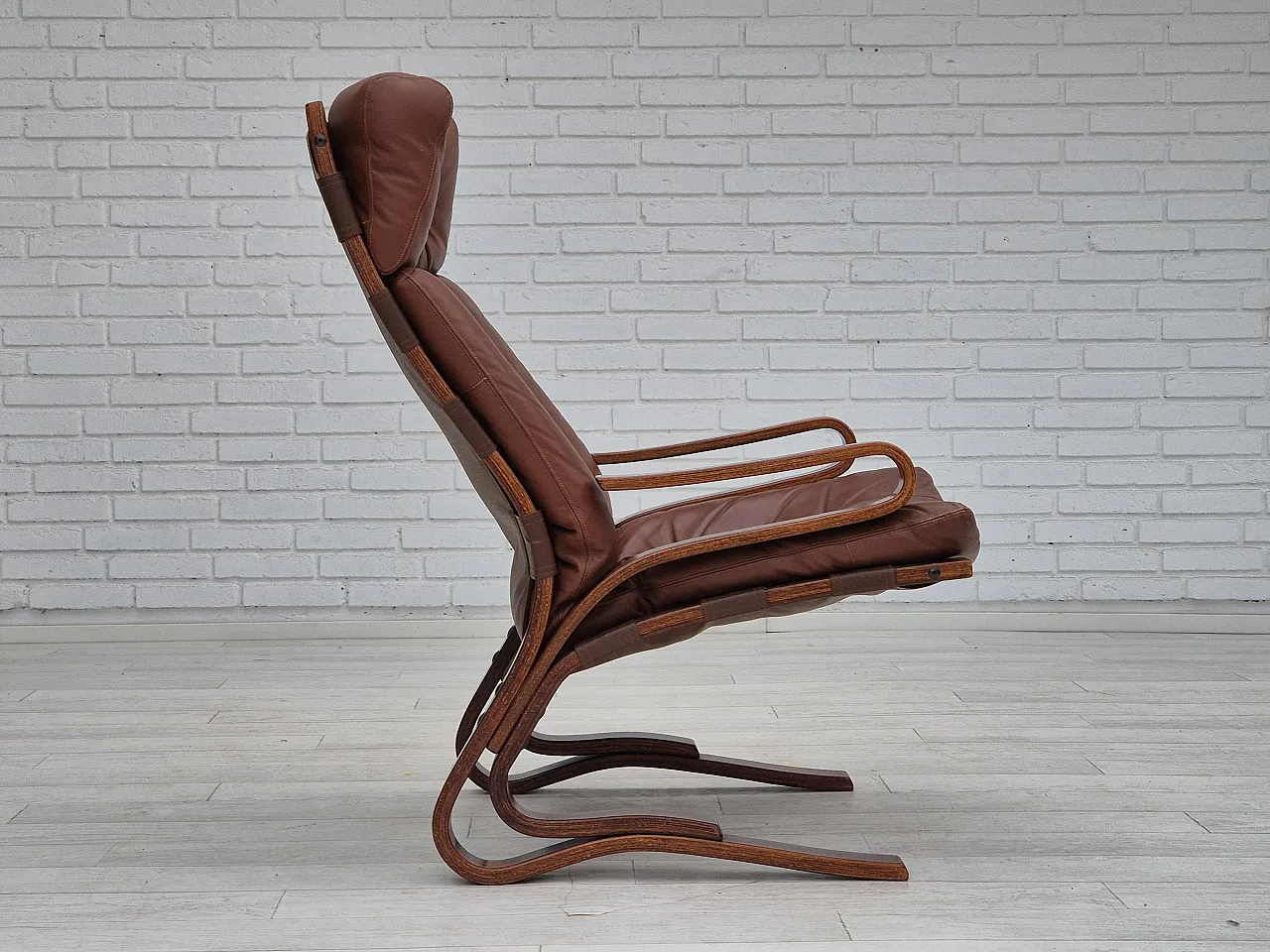 Scandinavian lounge chair leather, 1970s 12