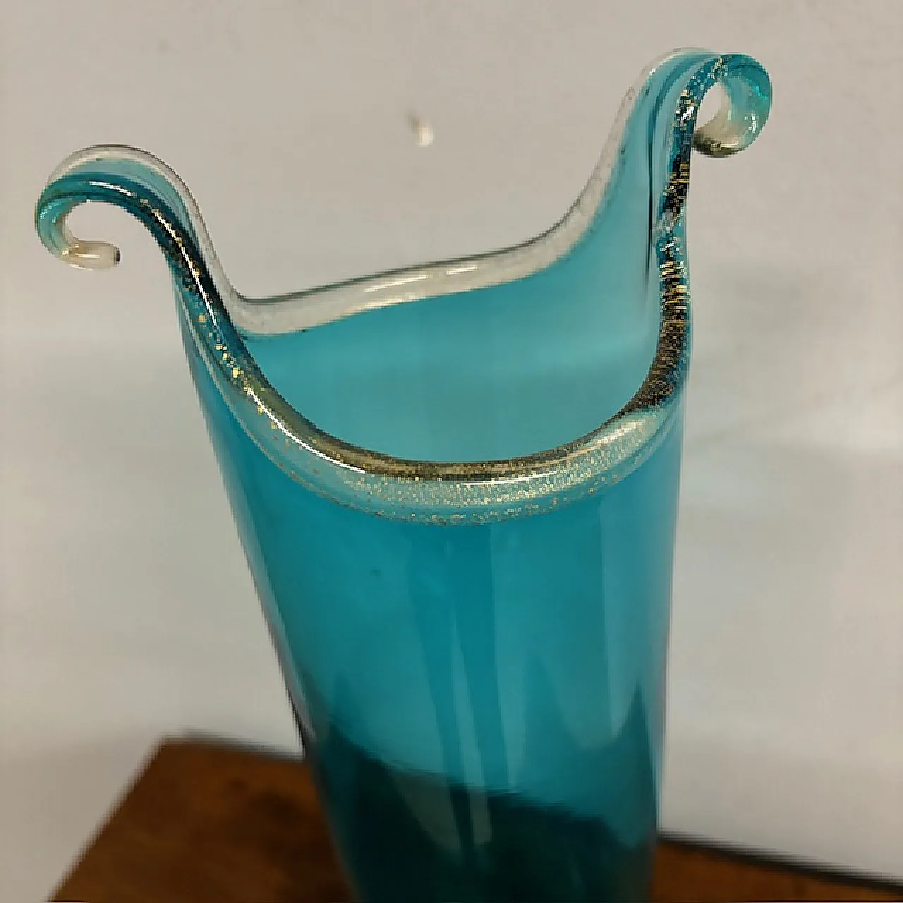 Turquoise and gold Murano glass vase. engraved signed Murrina, '900 2