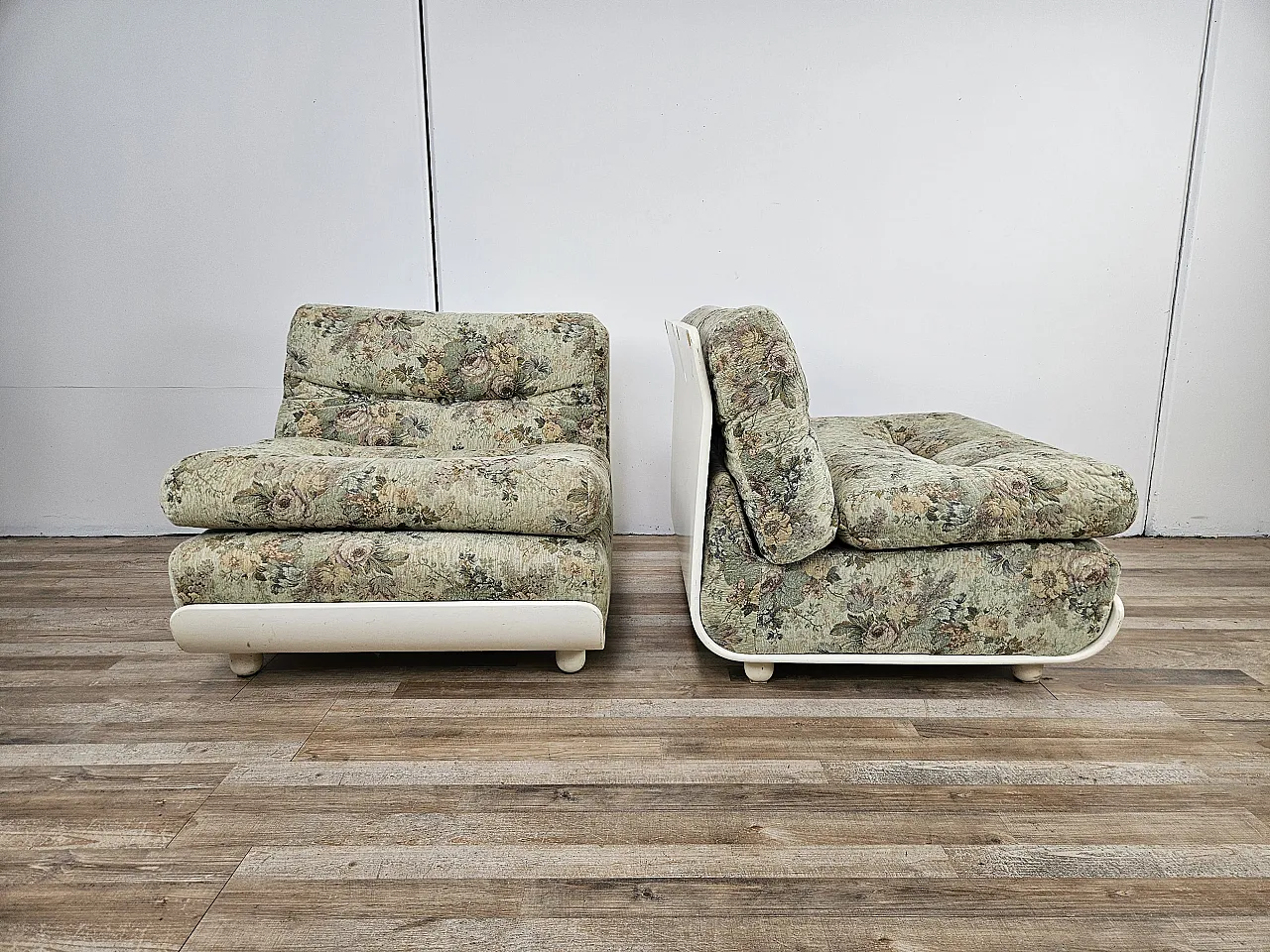 Bedroom armchairs in white lacquered wood and fabric, 70s 3