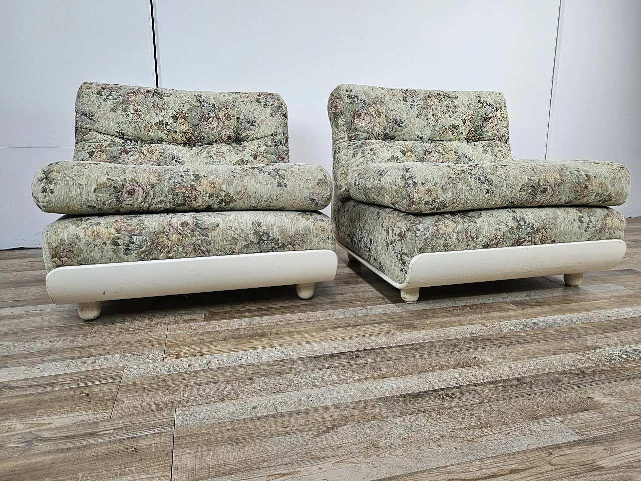 Bedroom armchairs in white lacquered wood and fabric, 70s 6