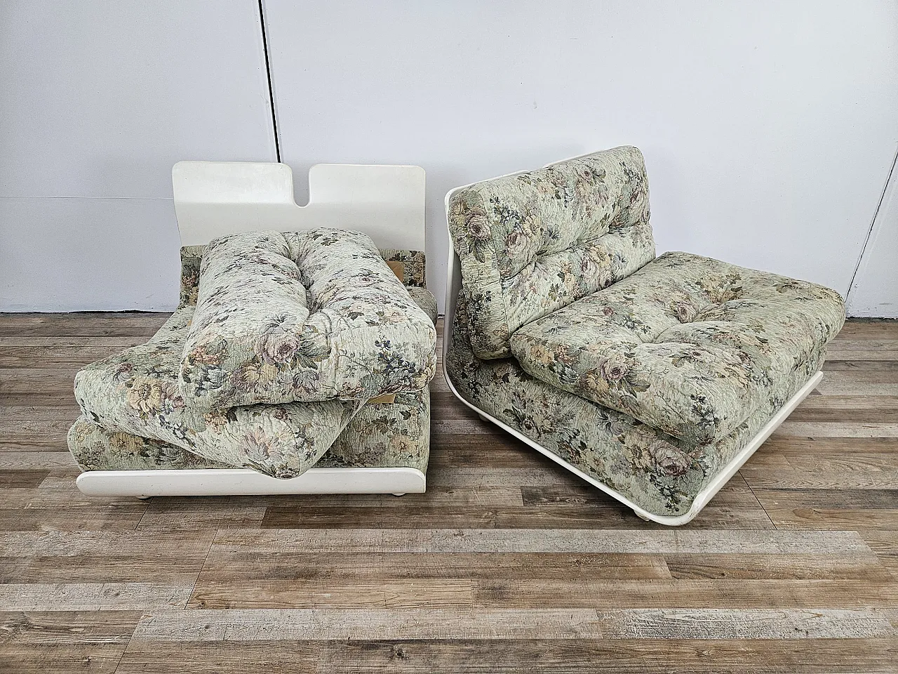 Bedroom armchairs in white lacquered wood and fabric, 70s 11