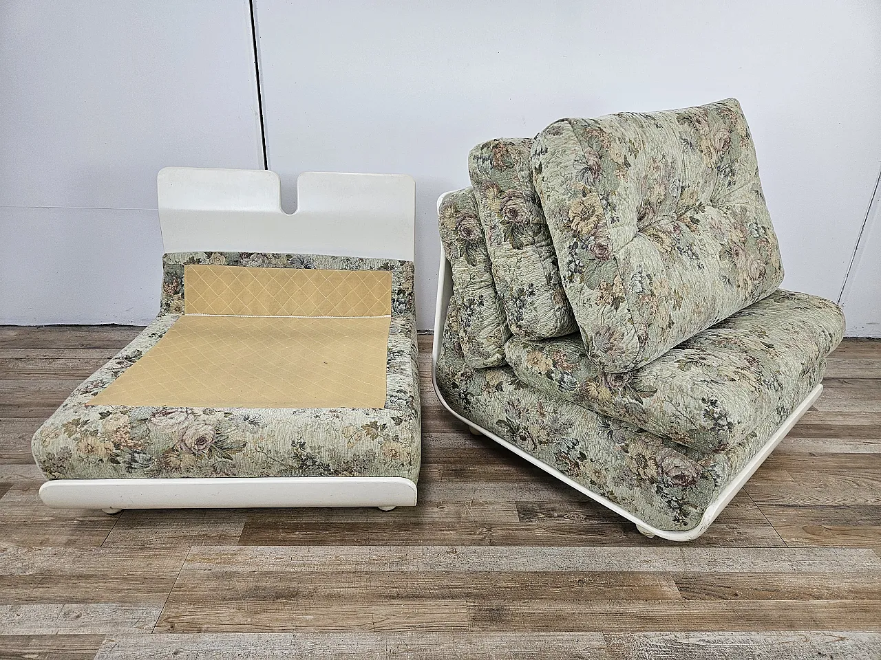 Bedroom armchairs in white lacquered wood and fabric, 70s 12