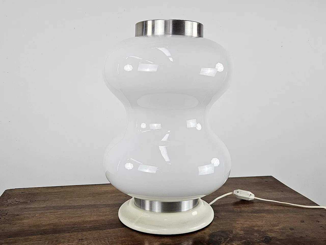 Lampada da tavolo in vetro bianco e metallo, anni '70 1