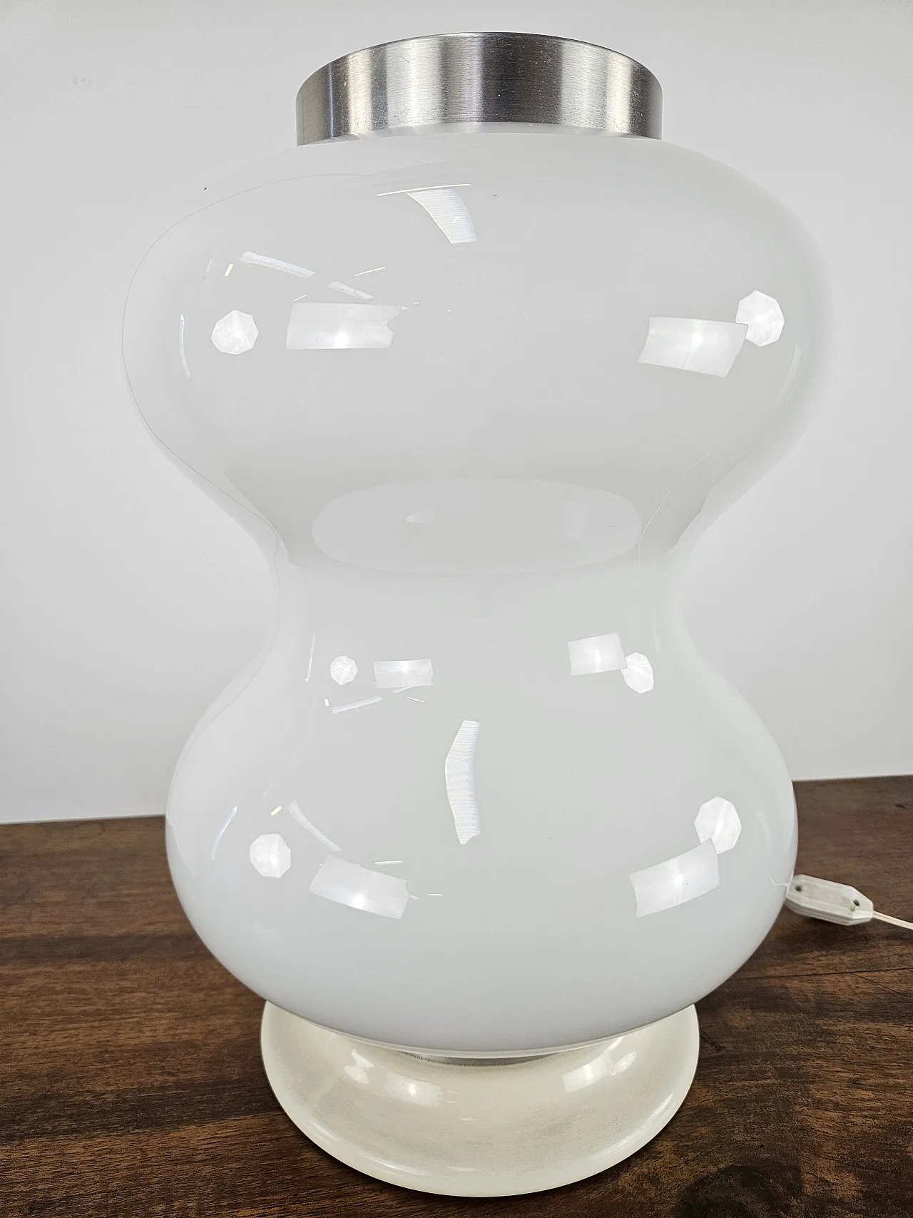 Lampada da tavolo in vetro bianco e metallo, anni '70 2