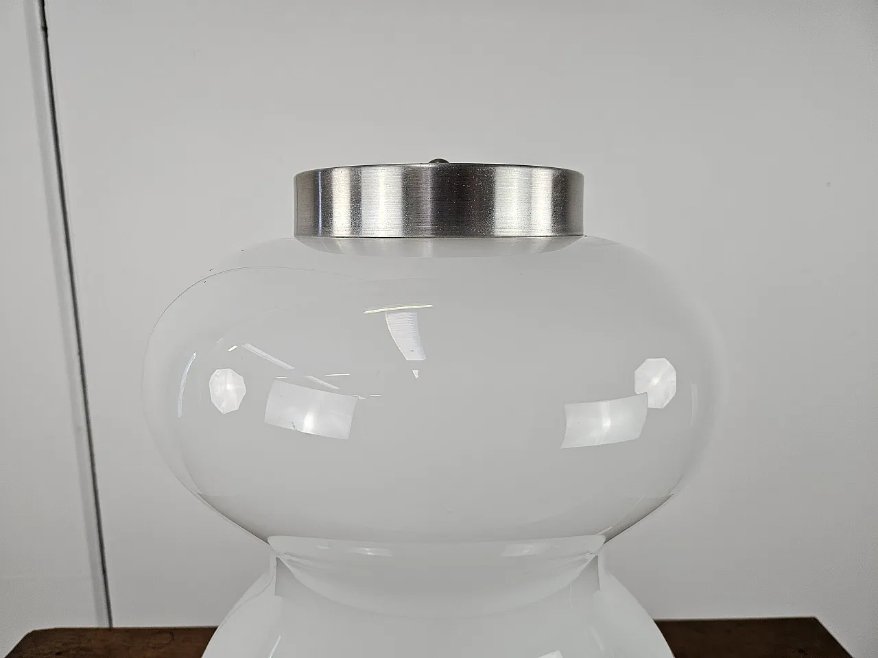 Table lamp in white glass and metal 3