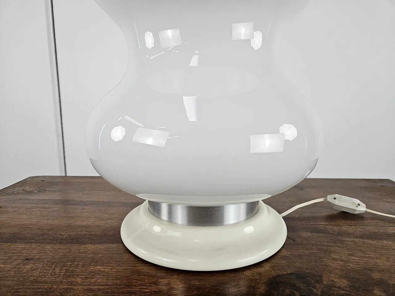 Table lamp in white glass and metal 8