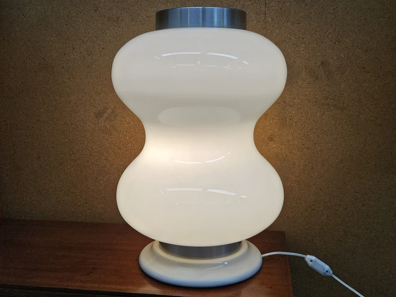 Lampada da tavolo in vetro bianco e metallo, anni '70 14