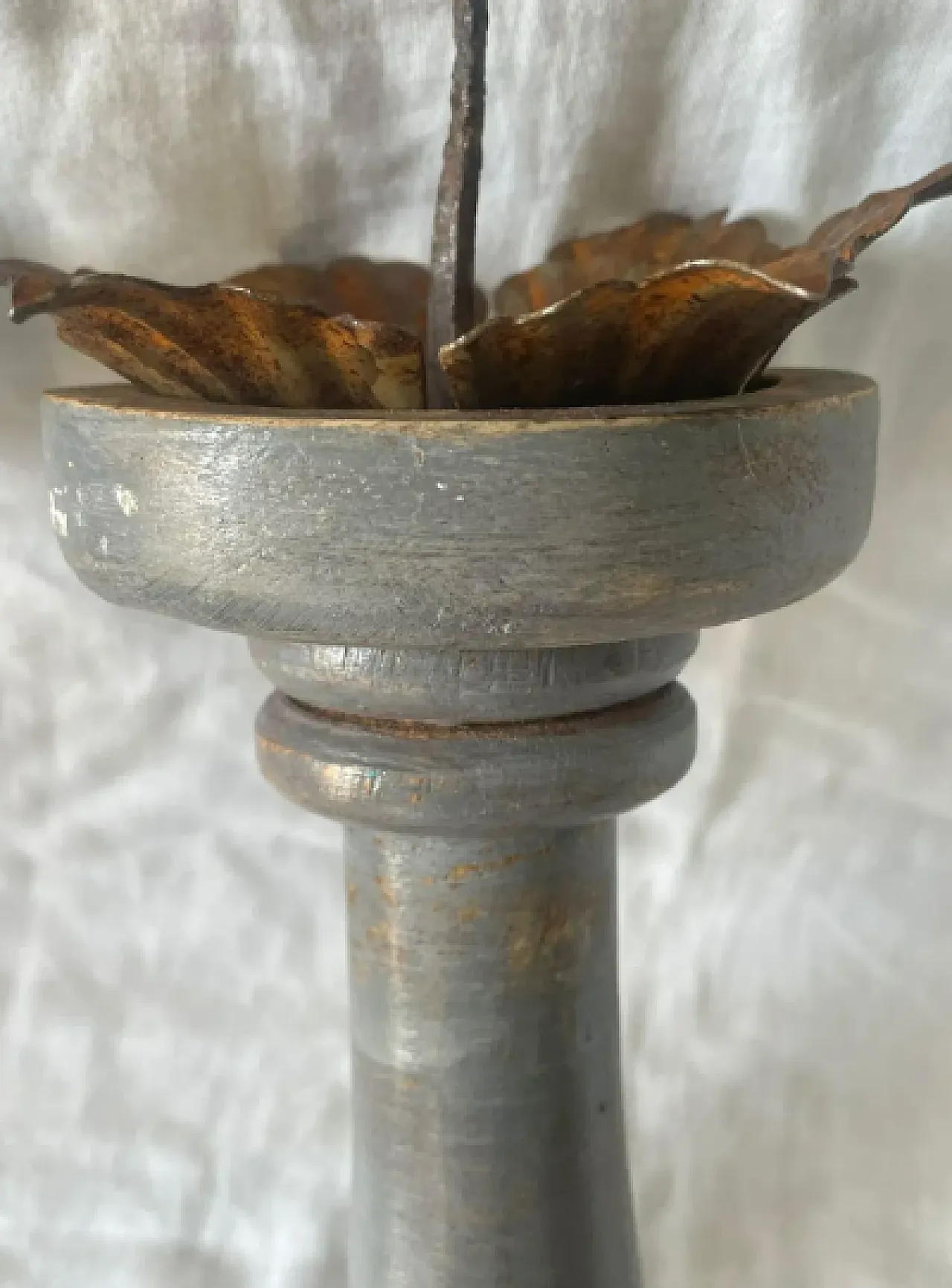 Coppia di candelabri in legno laccato fatti a mano, anni '50 8