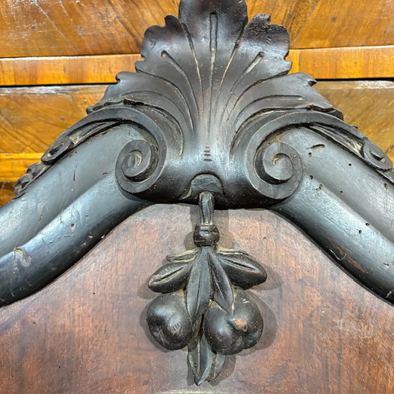 Walnut and rosewood “Ox's eye” wall clock, 1850 7