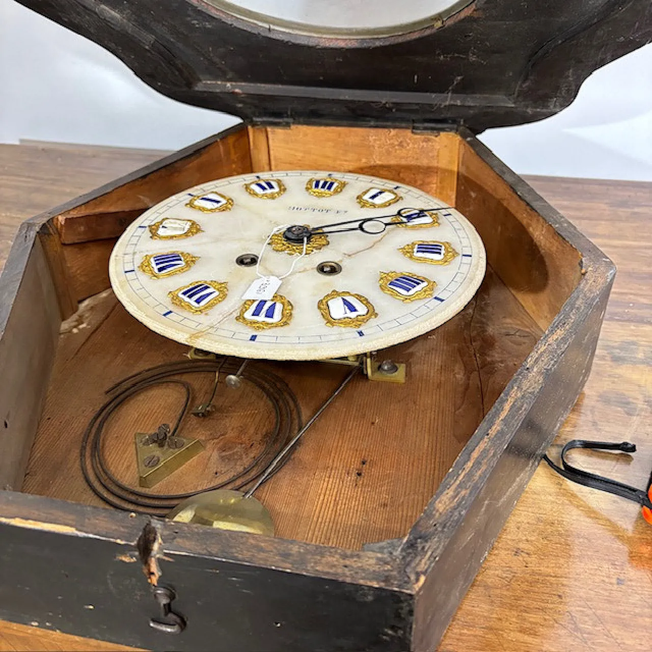 Walnut and rosewood “Ox's eye” wall clock, 1850 11