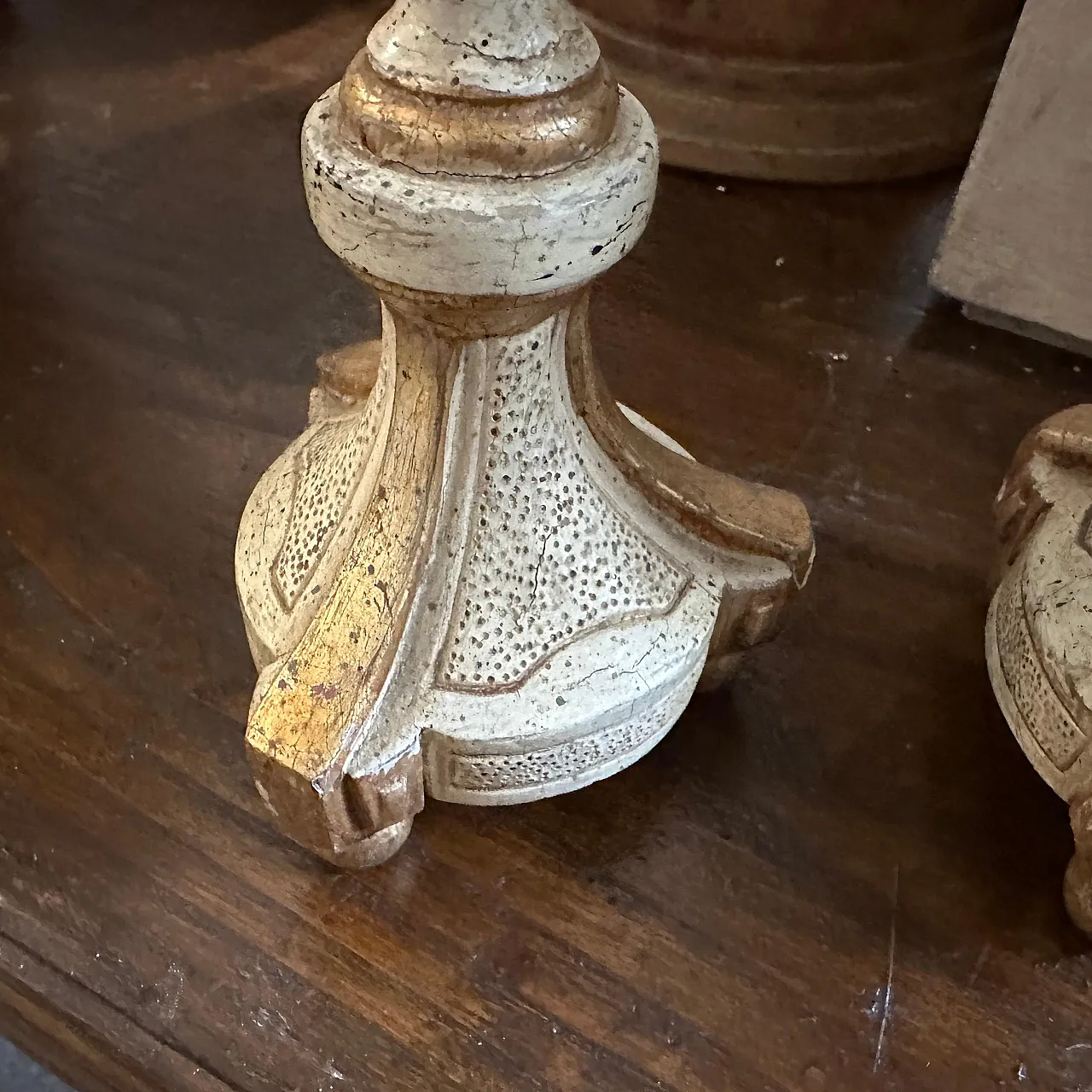 Pair of Louis XVI candlesticks in lacquered wood, 18th century 5