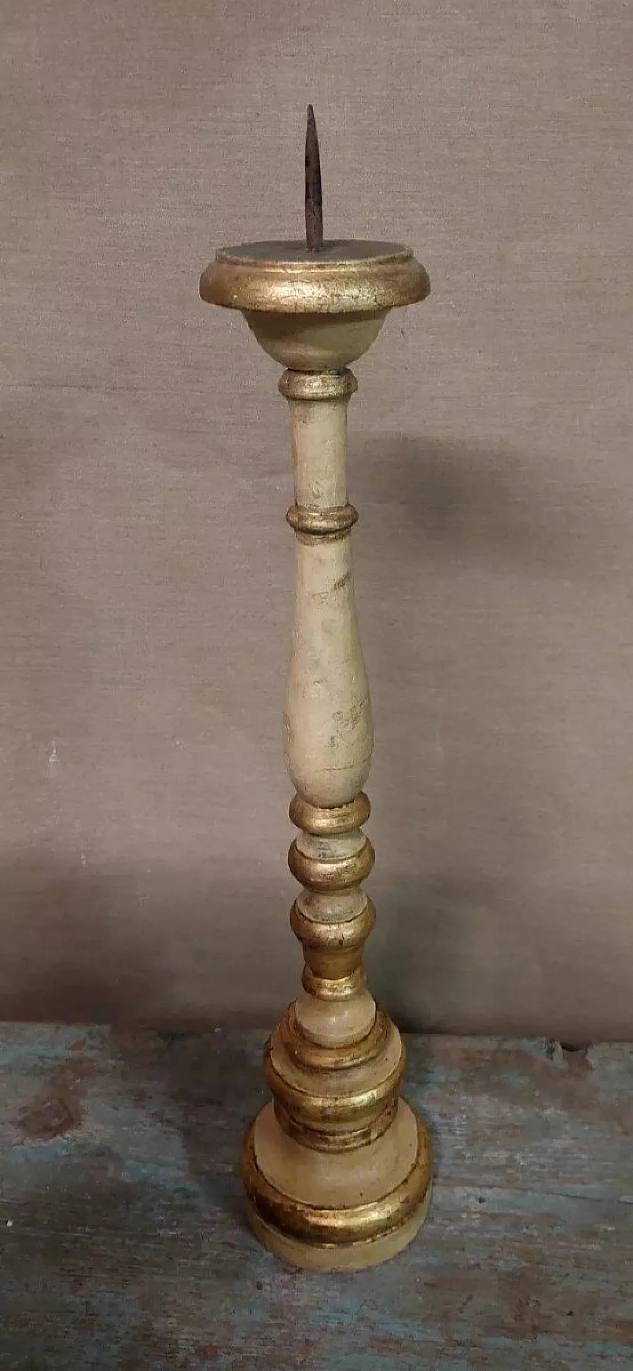 Lacquered and gilded wooden candlestick, early 19th century 2