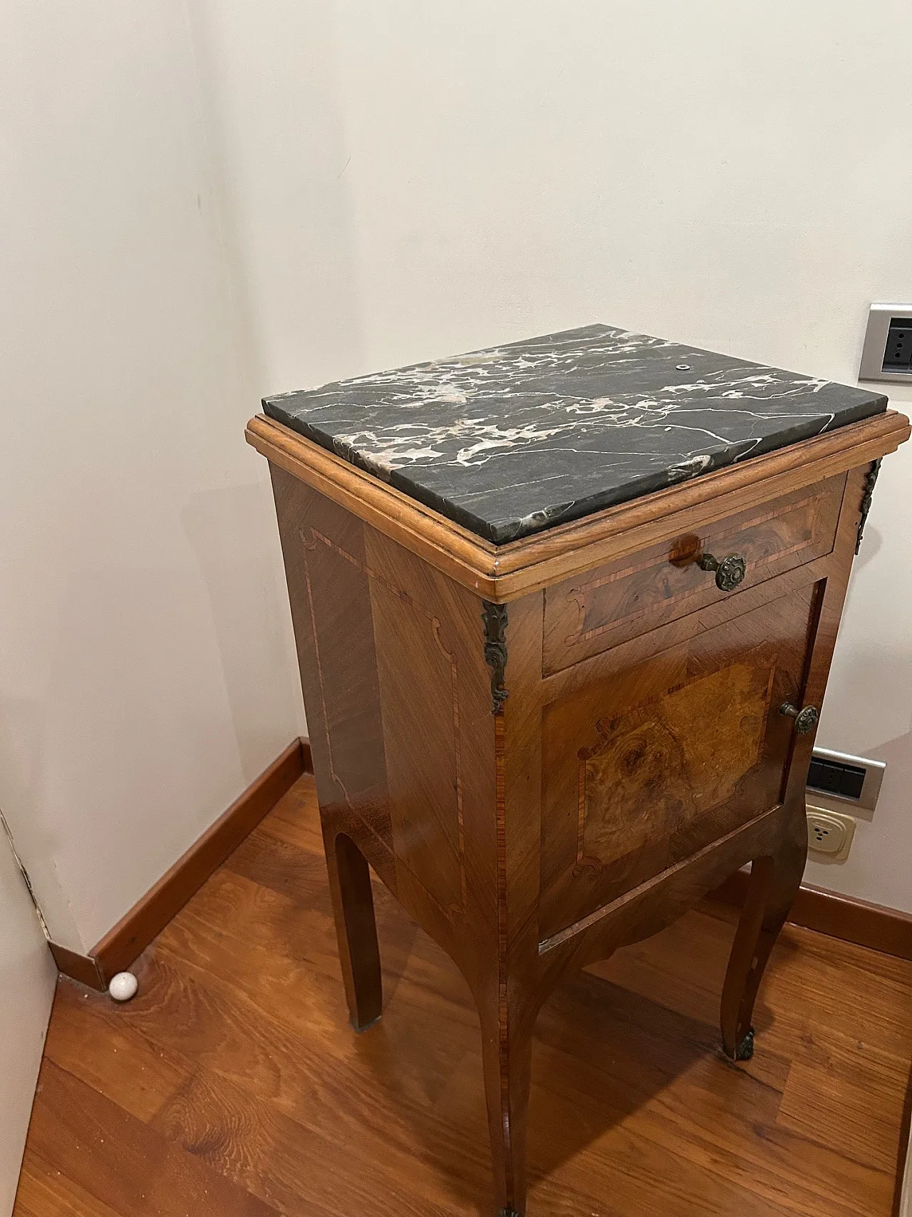 Pair of Italian bedside tables with marble top, 20th century 6