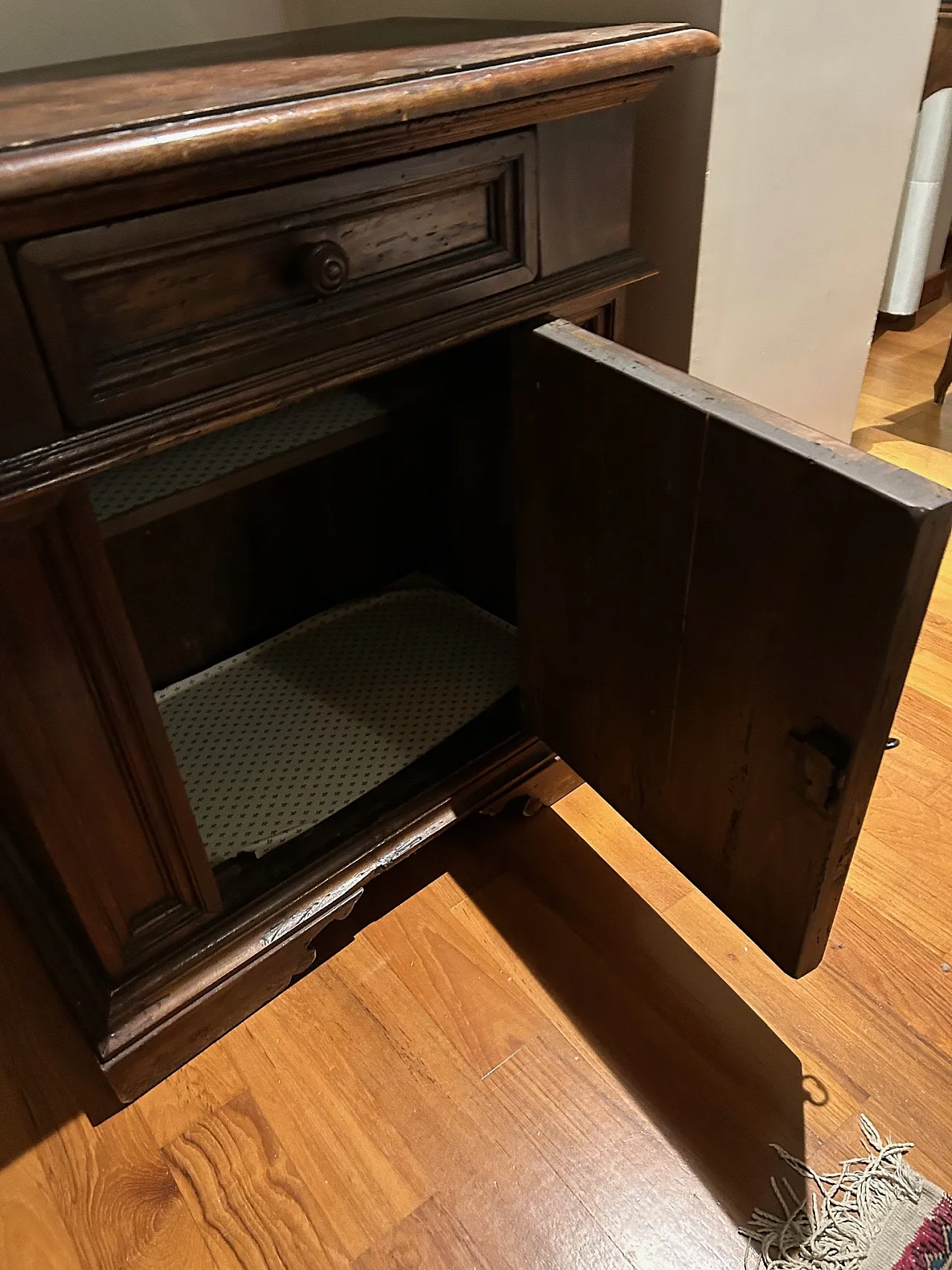 Rustic side table container with one drawer and door, 19th century 3