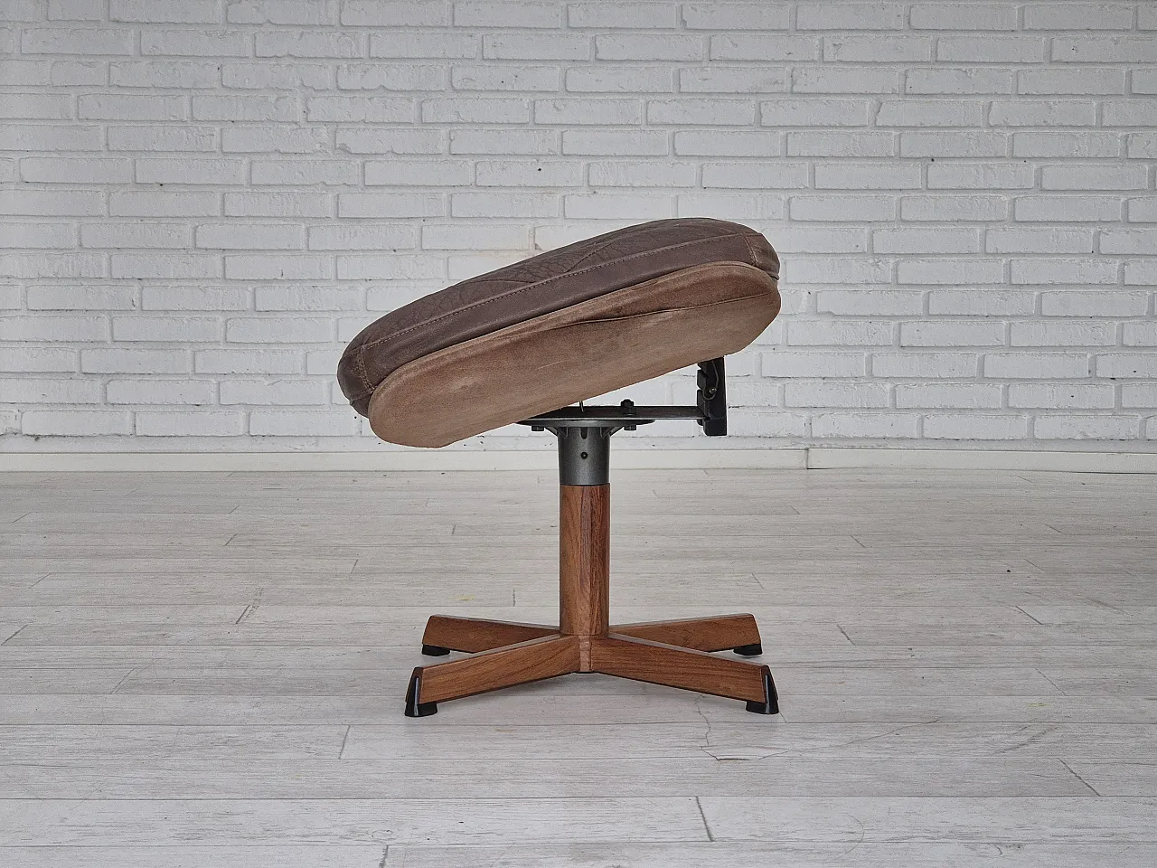 Adjustable footstool by Madsen & Schubell, 1970s 10