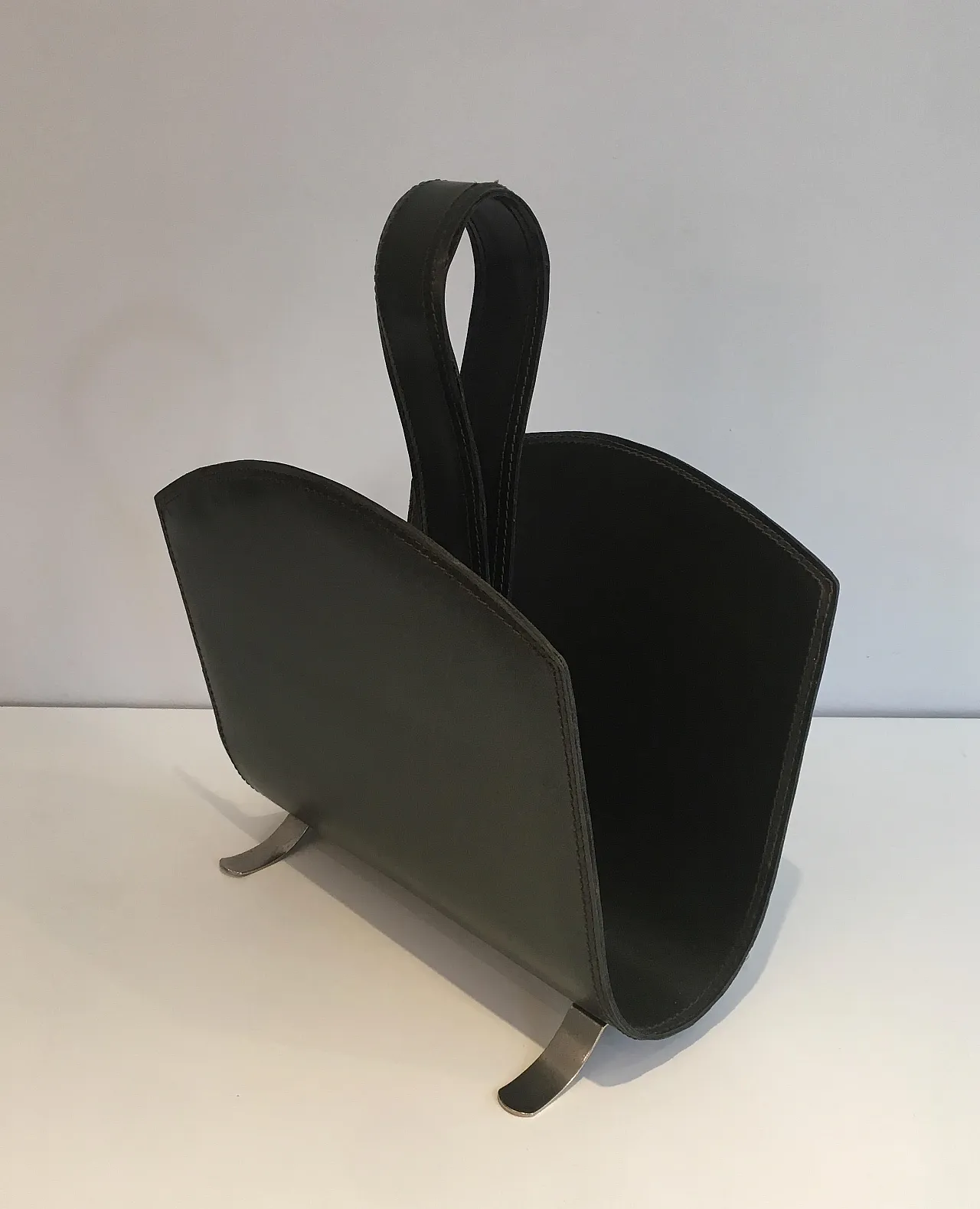 Leather magazine rack on a brushed steel base, 1950s 12