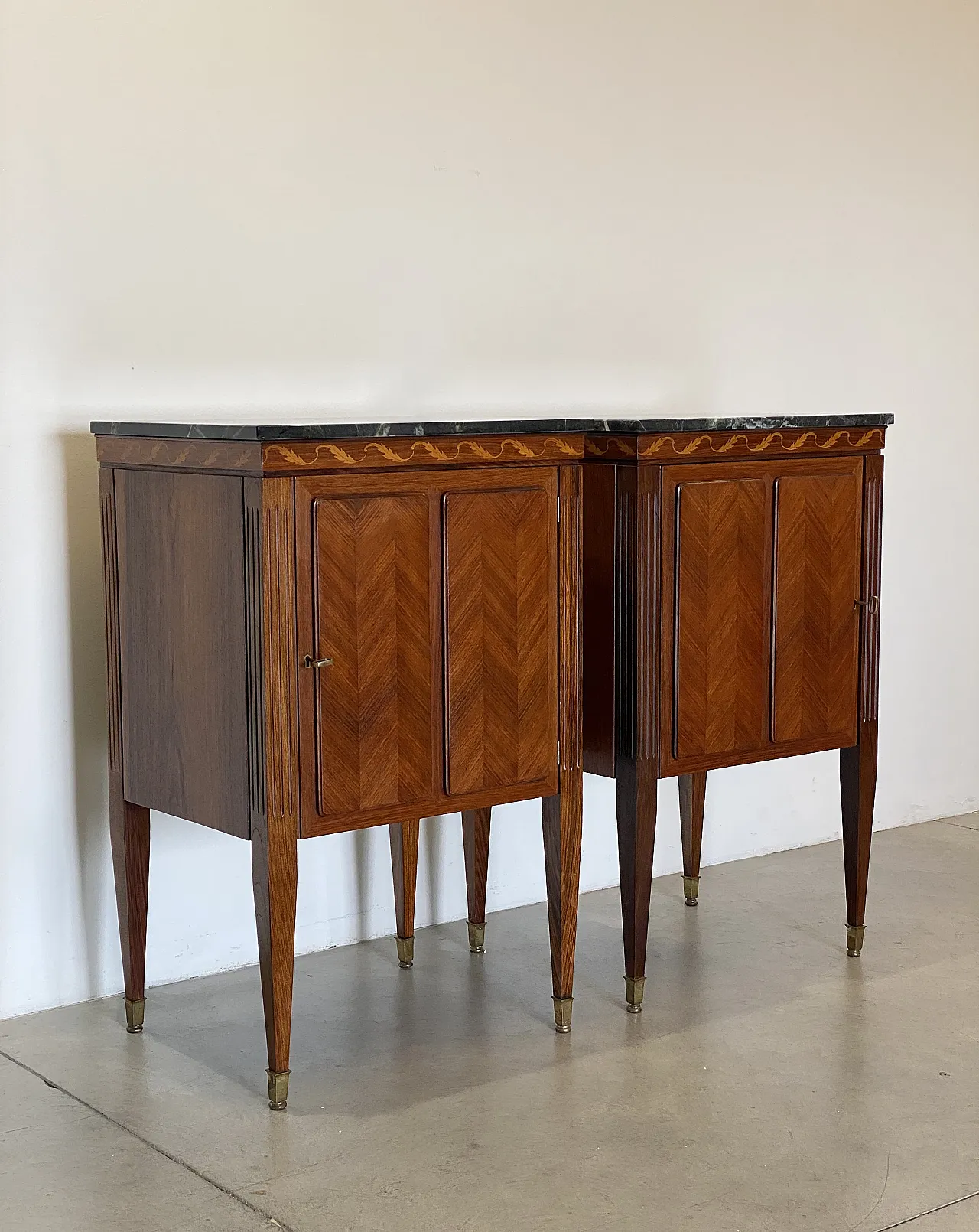 Pair of cabinets in the style of Paolo Buffa, 40s 1