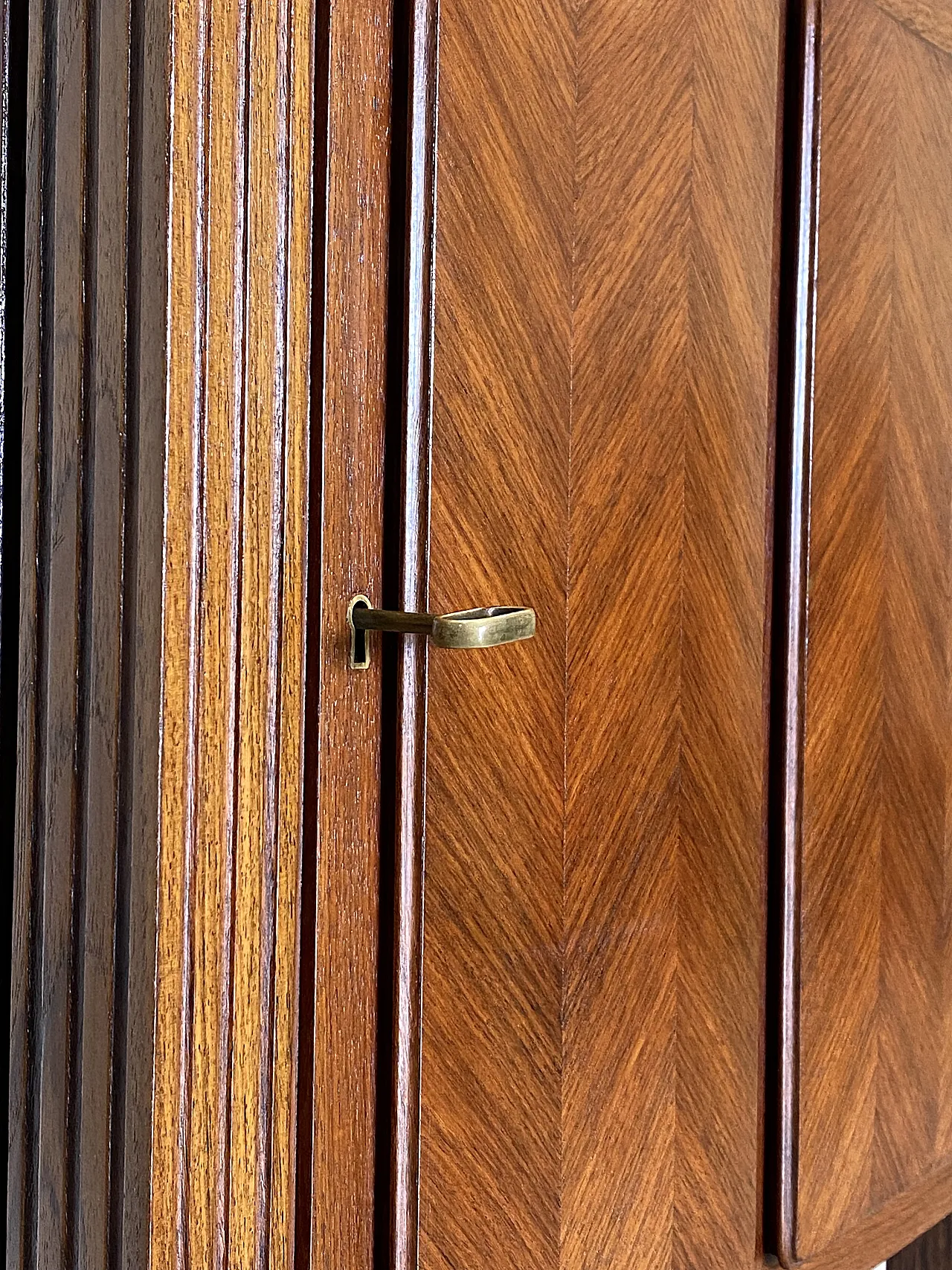 Pair of cabinets in the style of Paolo Buffa, 40s 3