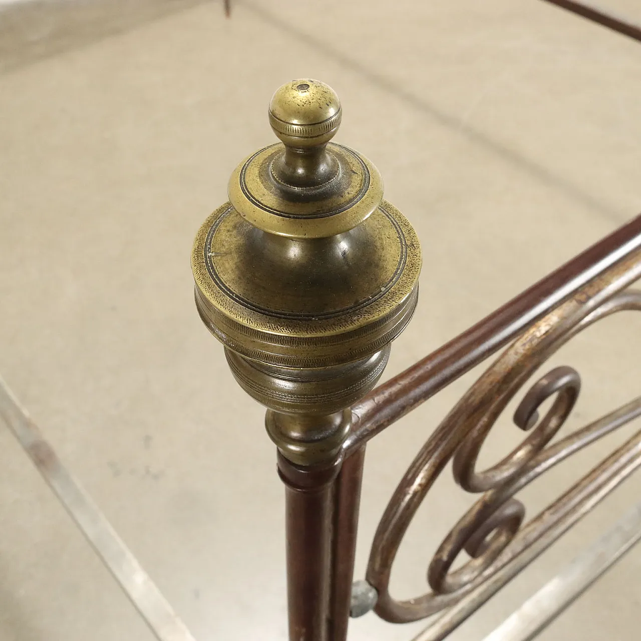 Wrought iron and bronze bed, early 19th century 7