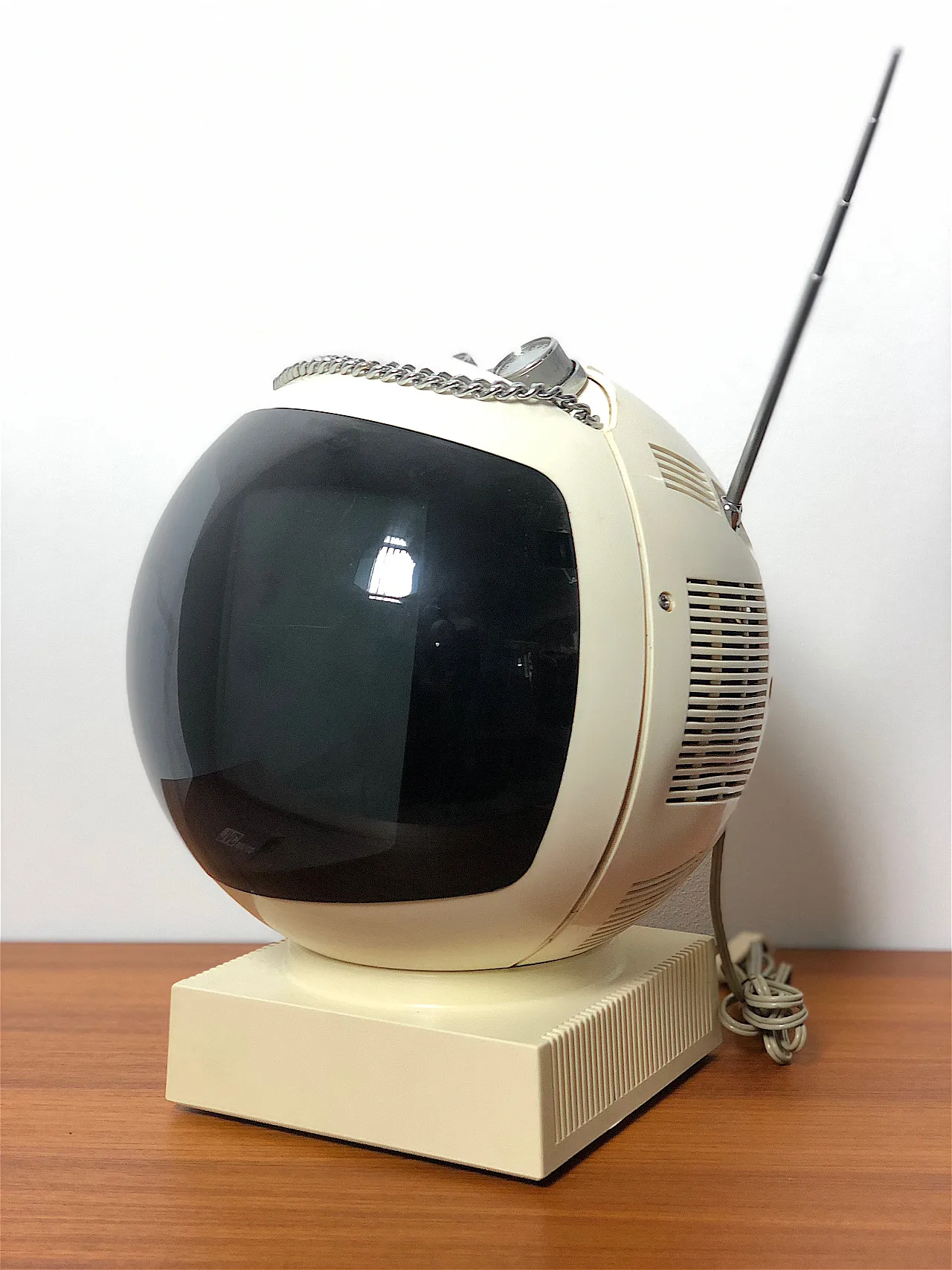 Nivico Space Age JVC Videosphere, made in Japan, 1970s 2