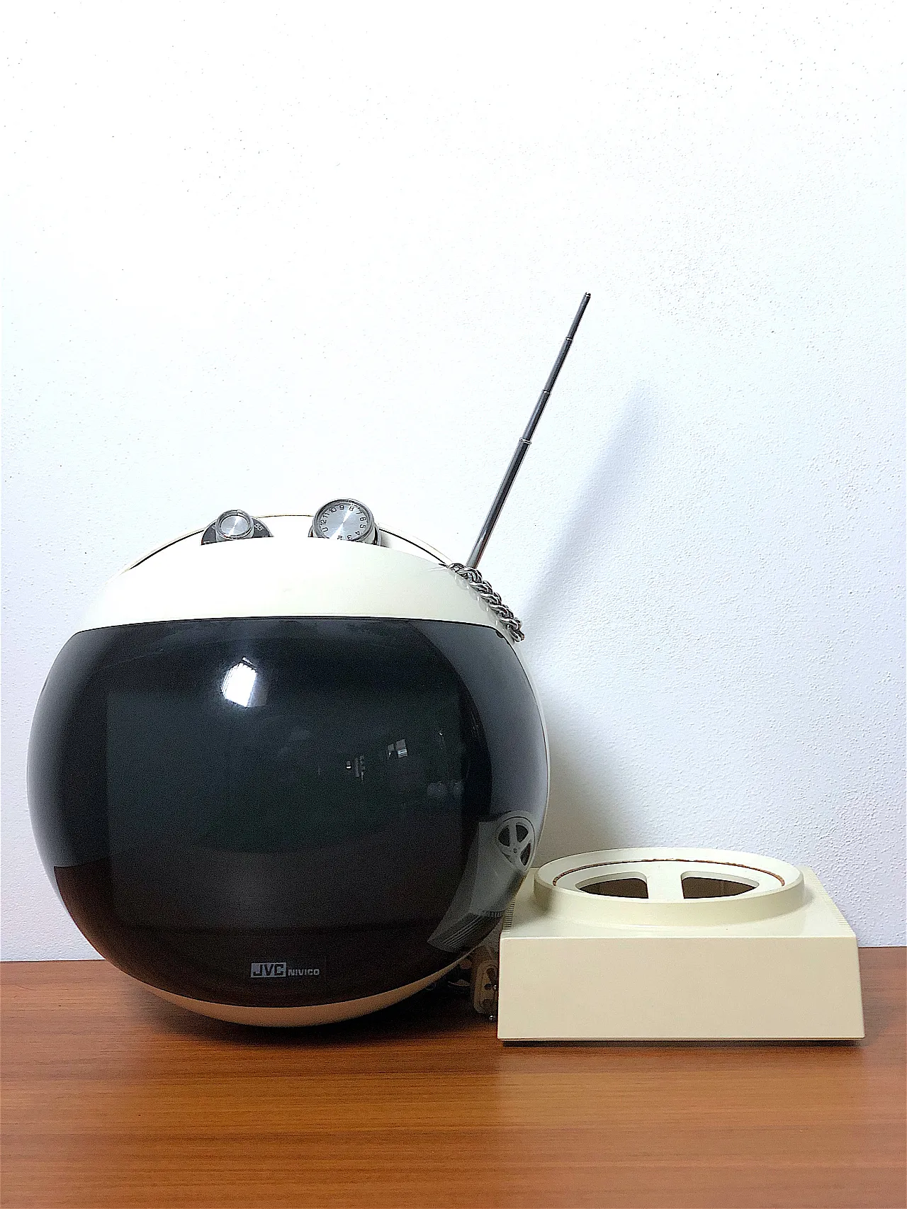 Nivico Space Age JVC Videosphere, made in Japan, 1970s 7