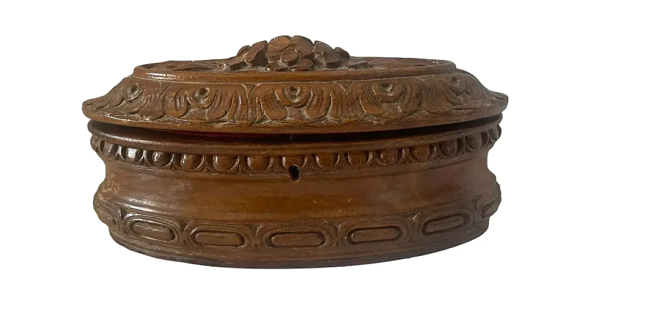 Antique hand-carved walnut box, 19th century 1