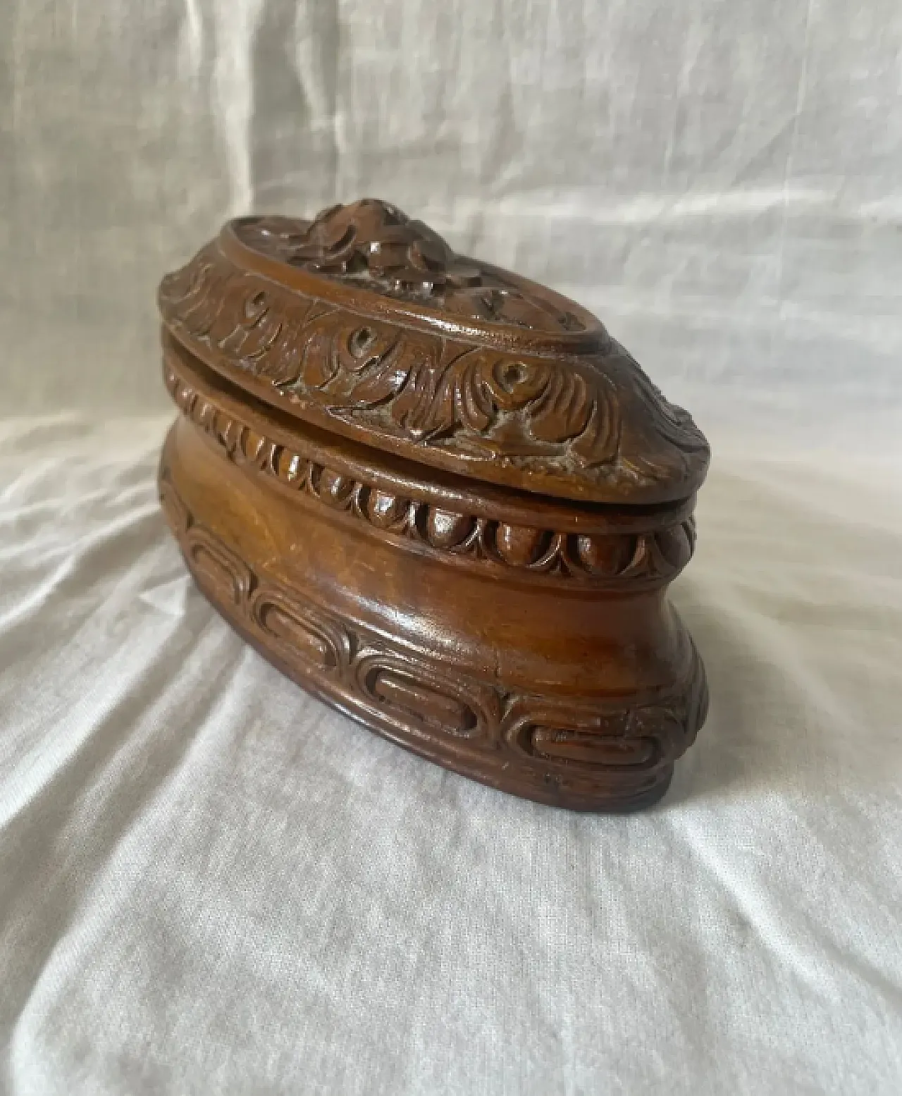 Antique hand-carved walnut box, 19th century 3