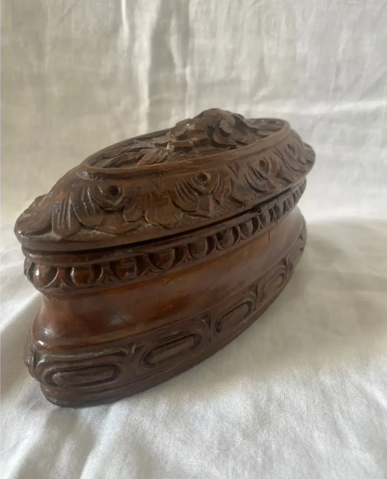 Antique hand-carved walnut box, 19th century 4