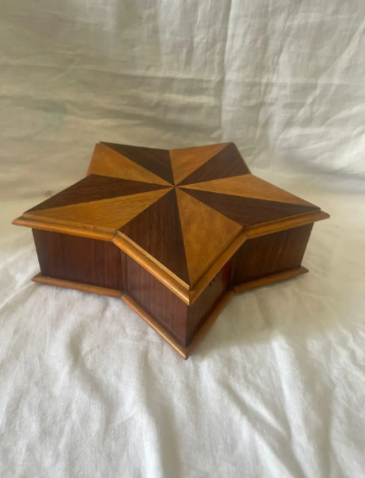 Star-shaped walnut and rosewood box, 1950s 3