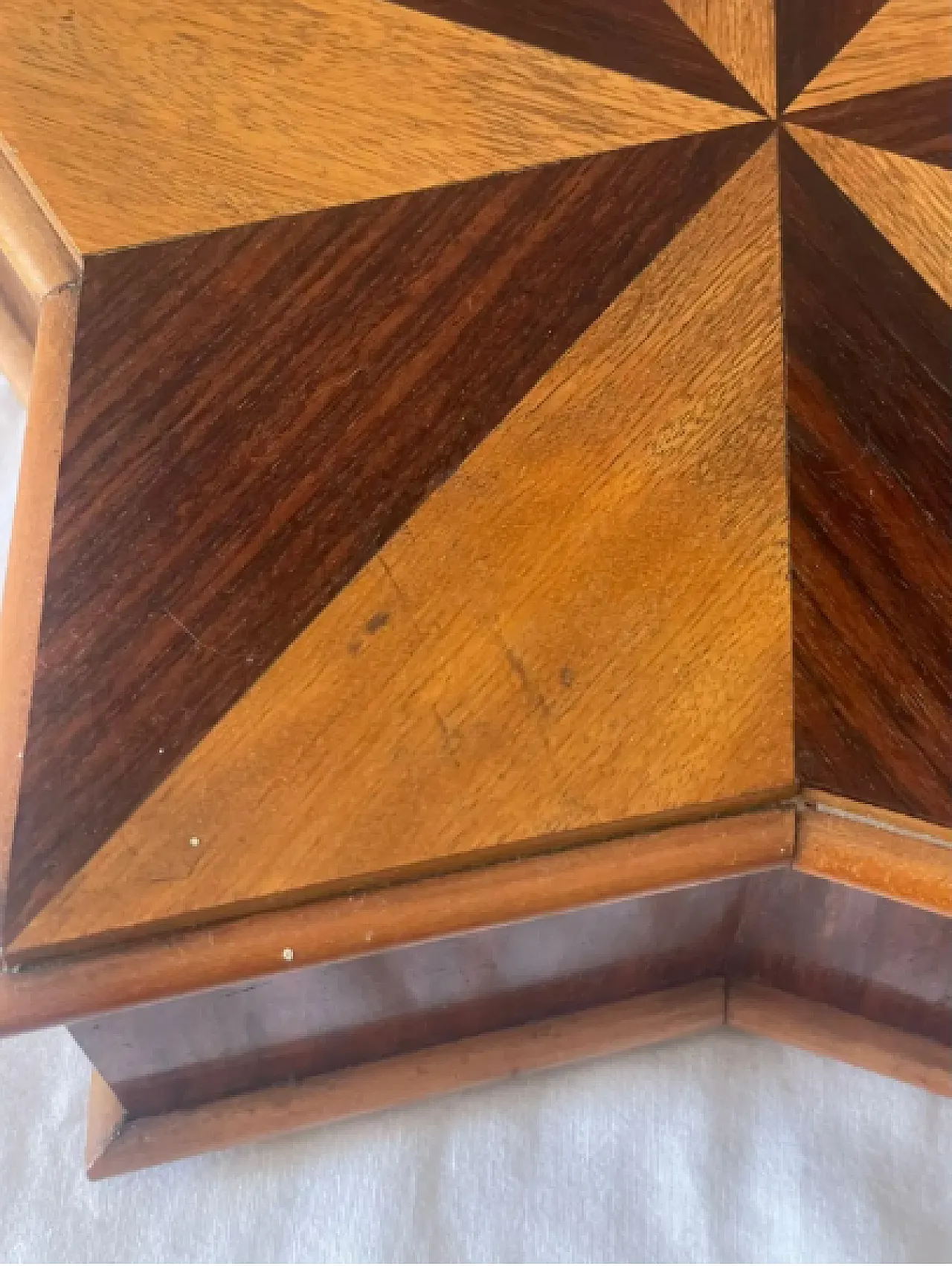 Star-shaped walnut and rosewood box, 1950s 4