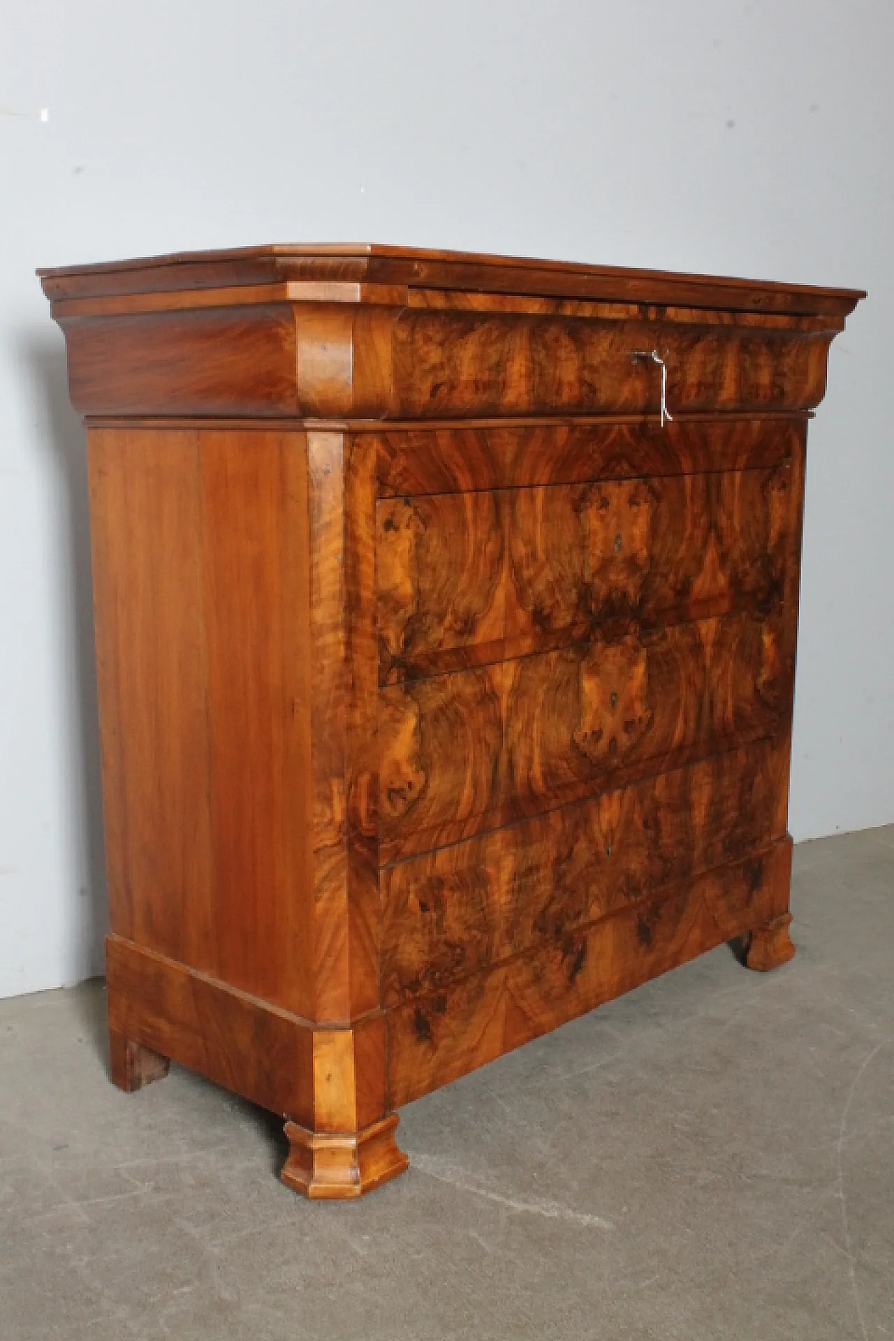 Cappuccino Louis Philippe chest of drawers in walnut, 1860s 7