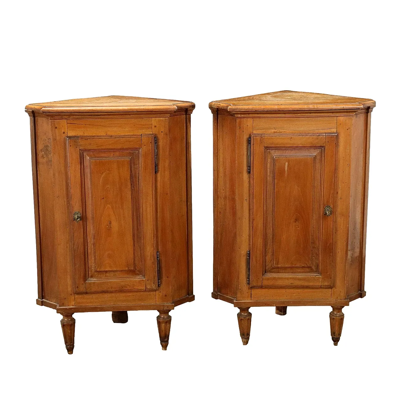 Pair of wooden corner cupboards, 18th century 1