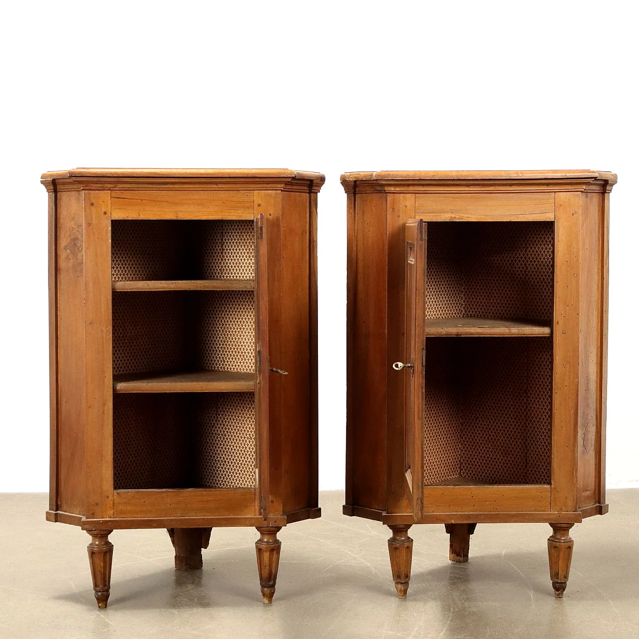 Pair of wooden corner cupboards, 18th century 5