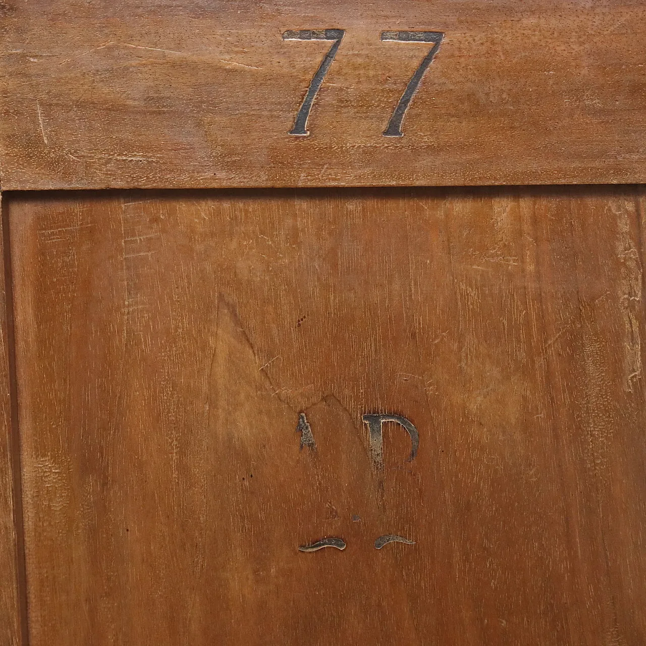 Pair of wooden corner cupboards, 18th century 6