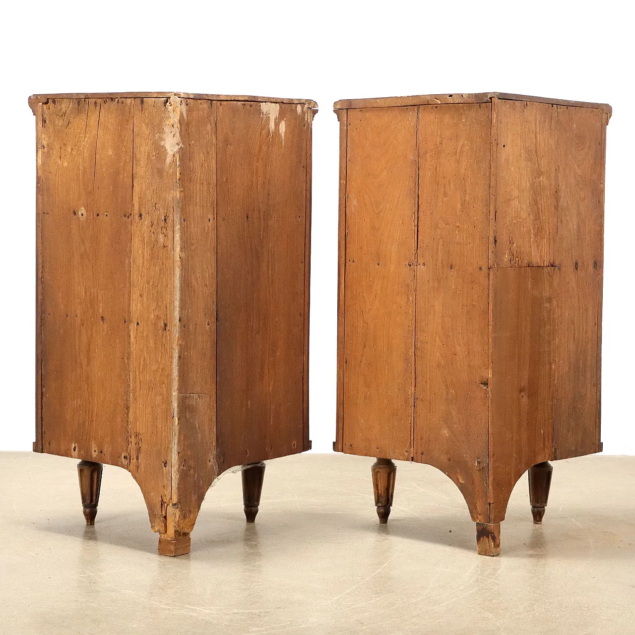 Pair of wooden corner cupboards, 18th century 8