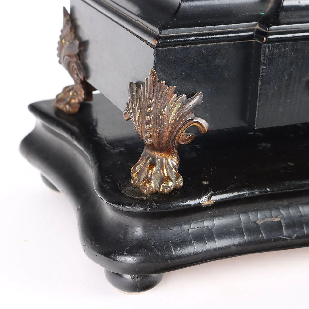 Wooden countertop clock with bronze applications, 19th century 8