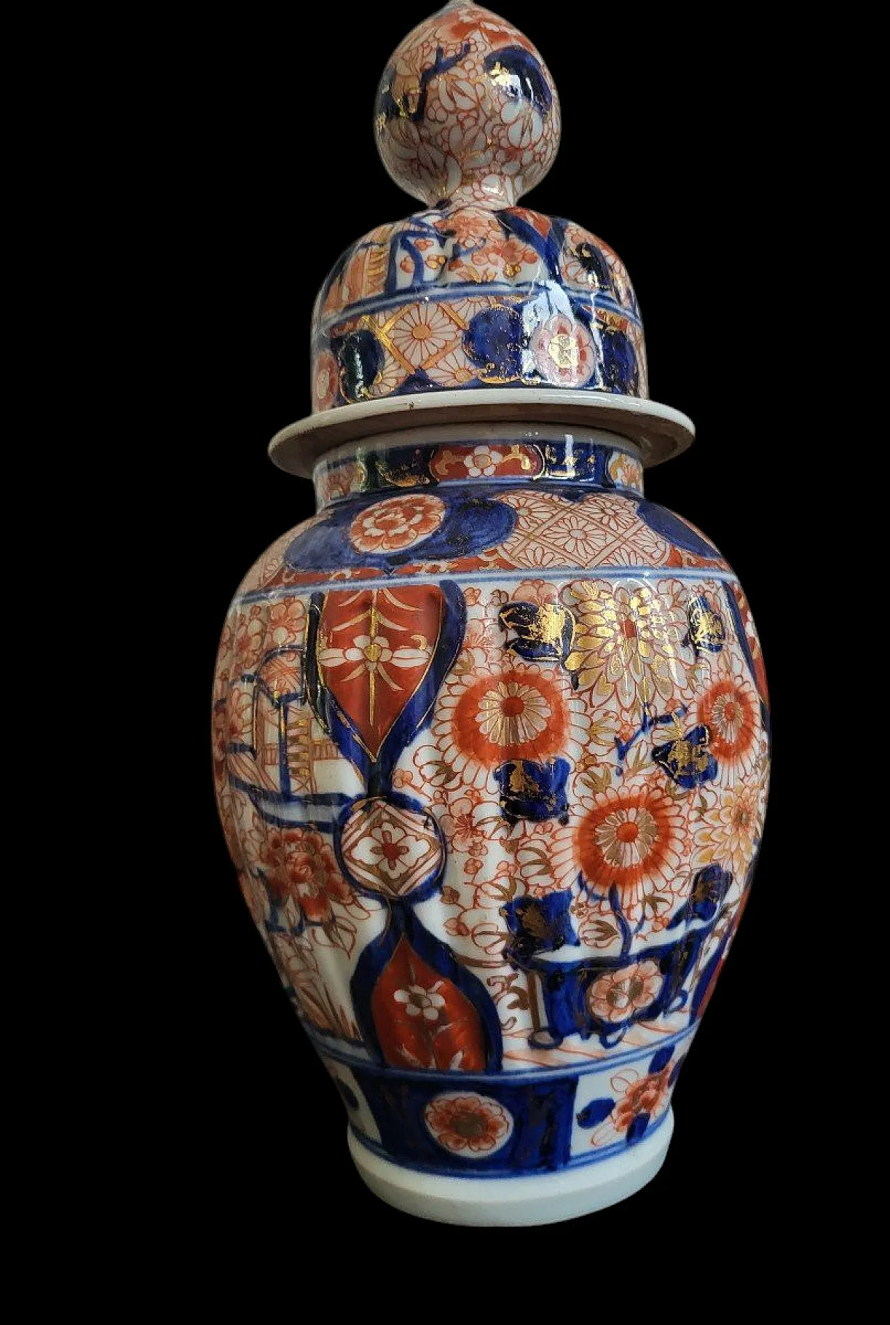 Pair of Imari ceramic potiches with red and blue flowers, 19th century 4