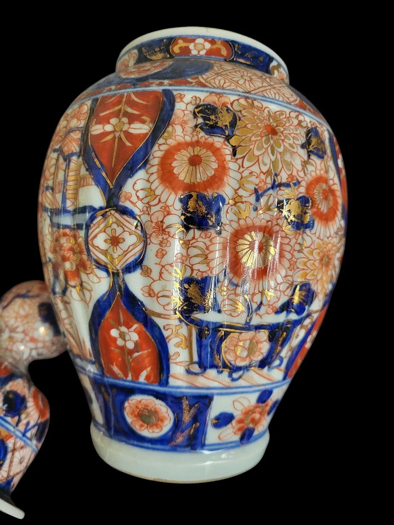 Pair of Imari ceramic potiches with red and blue flowers, 19th century 5