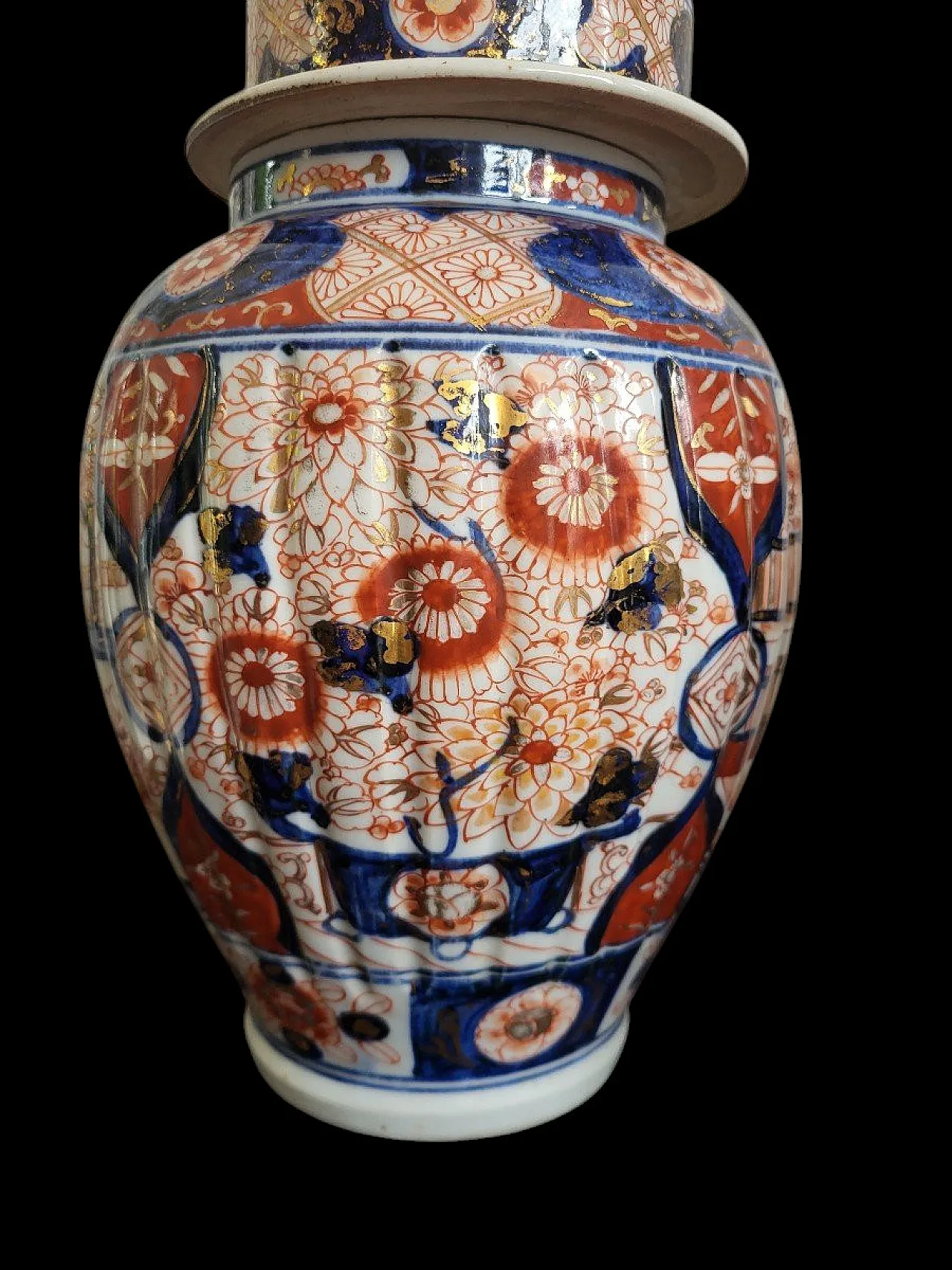 Pair of Imari ceramic potiches with red and blue flowers, 19th century 6