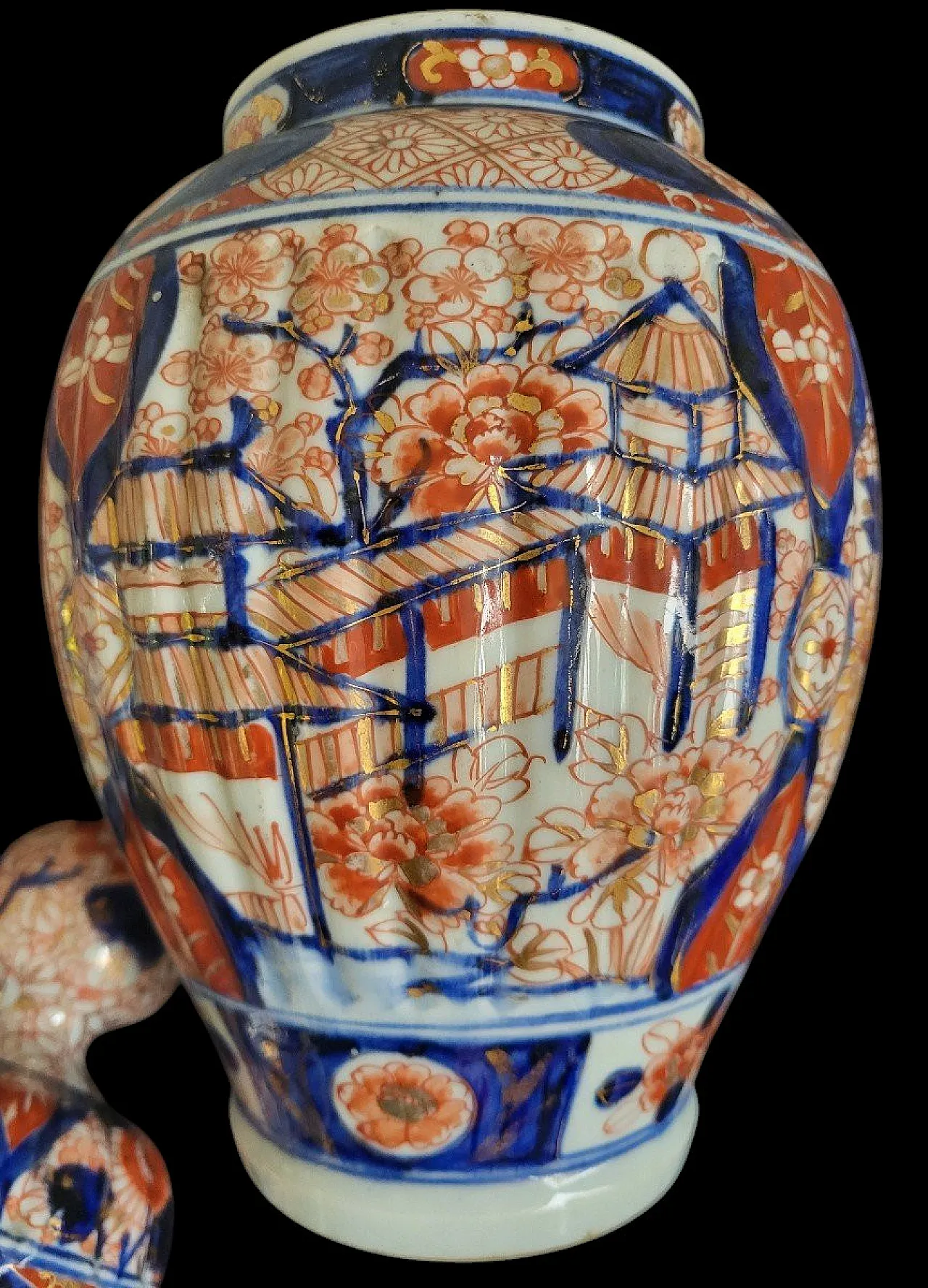 Pair of Imari ceramic potiches with red and blue flowers, 19th century 8