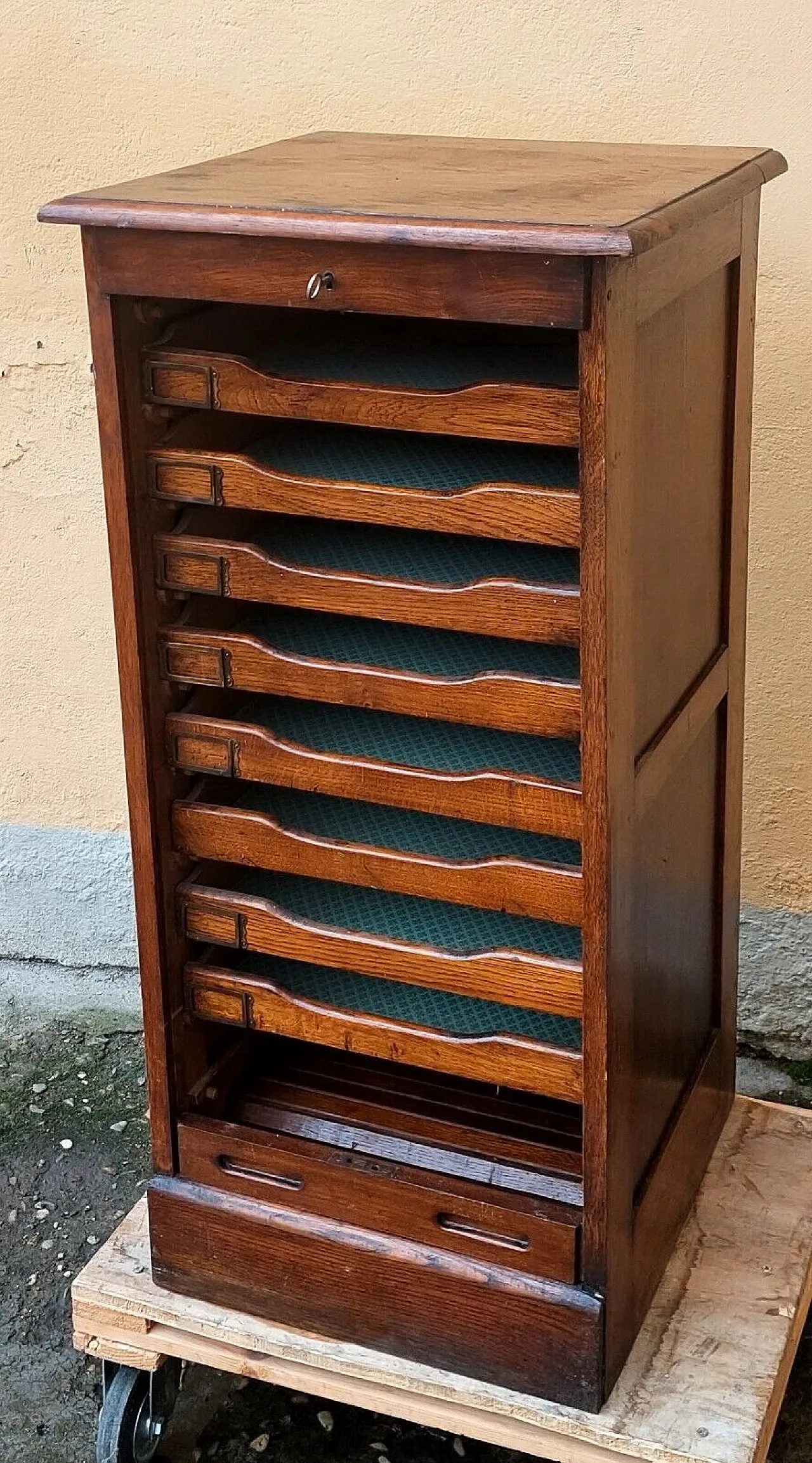 Solid oak filing cabinet, early 20th century 5