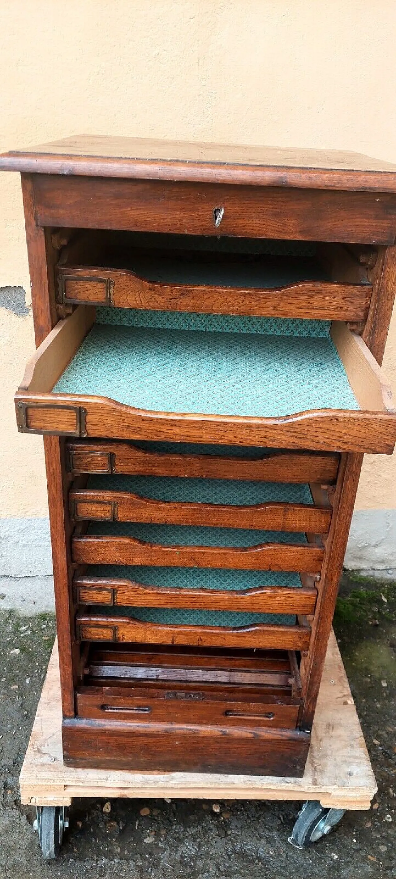 Solid oak filing cabinet, early 20th century 9