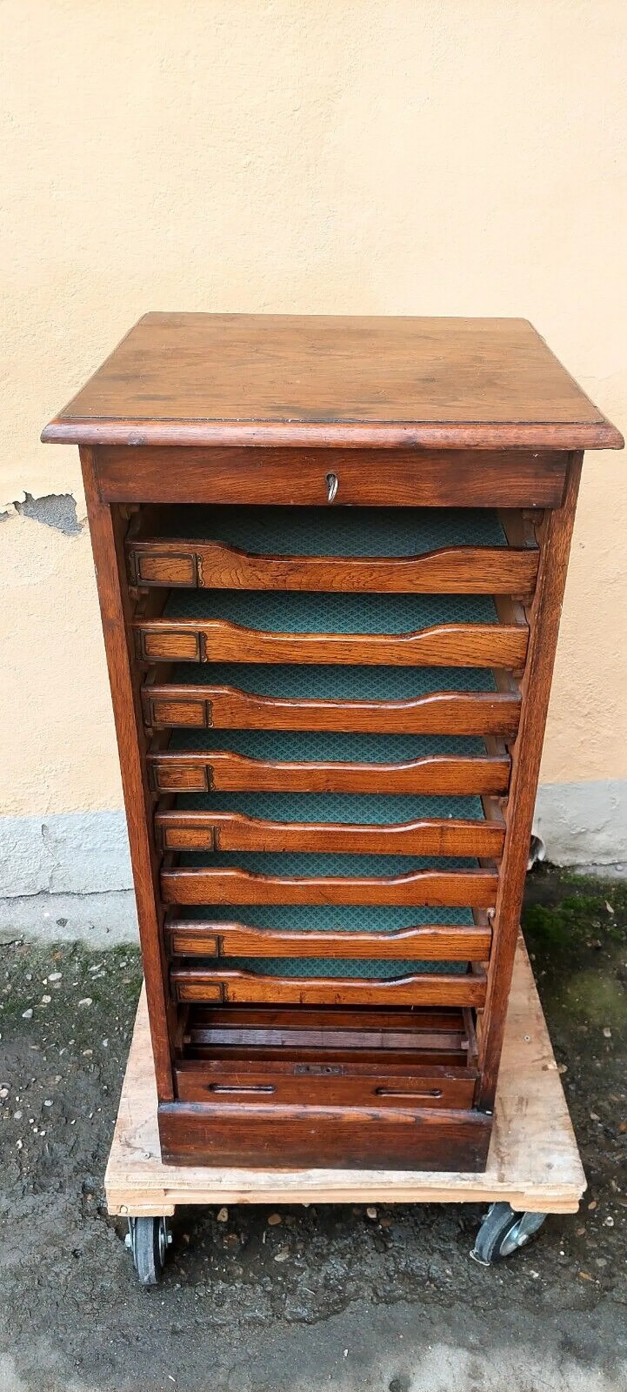 Solid oak filing cabinet, early 20th century 11