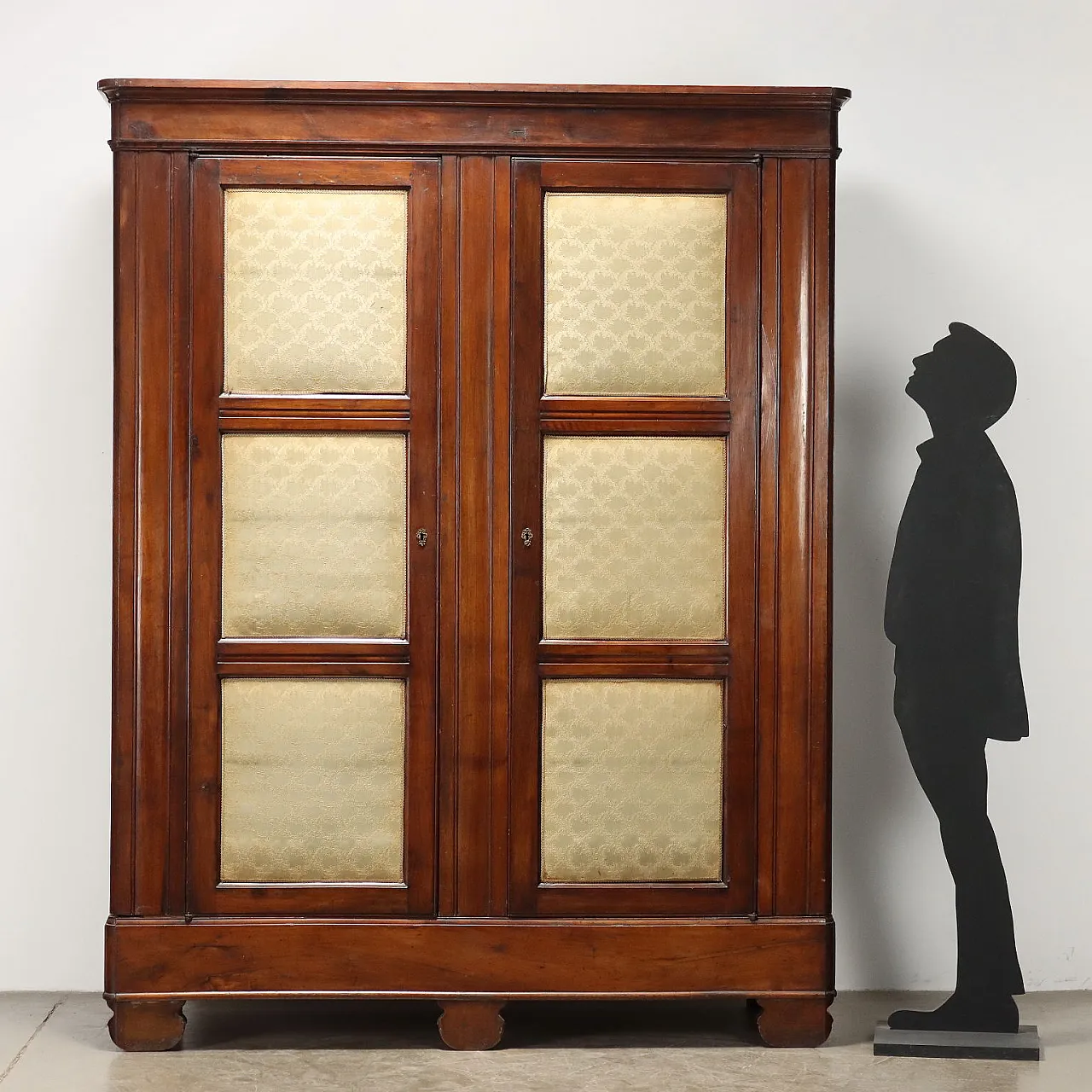 Walnut wardrobe with drawers, 19th century 2