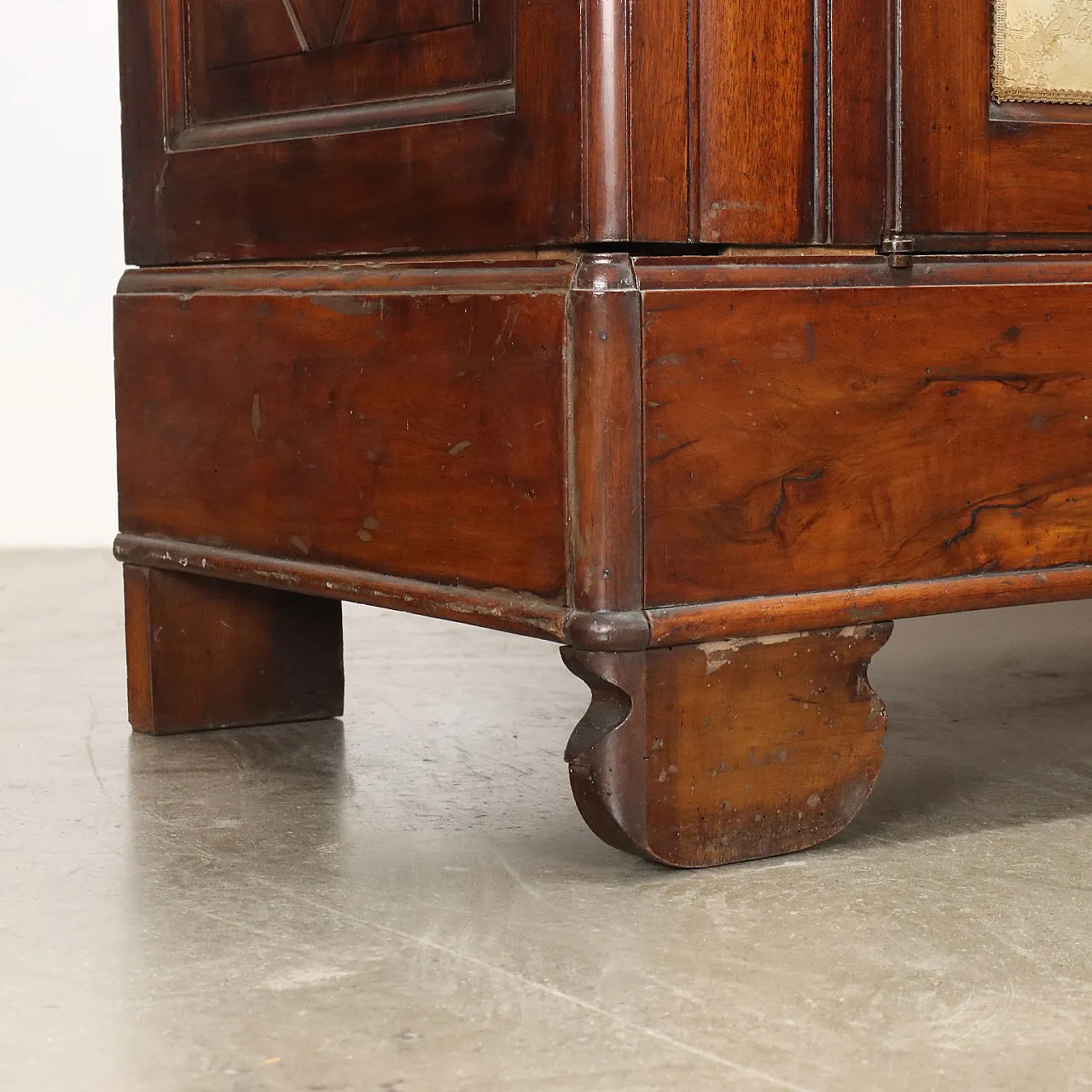 Walnut wardrobe with drawers, 19th century 9