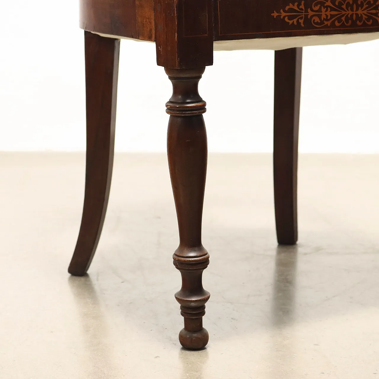 Pair of mahogany chairs with inlays, early 19th century 6