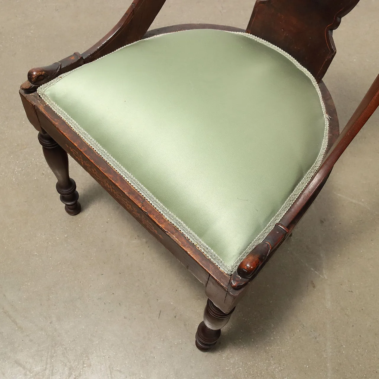 Pair of mahogany chairs with inlays, early 19th century 7